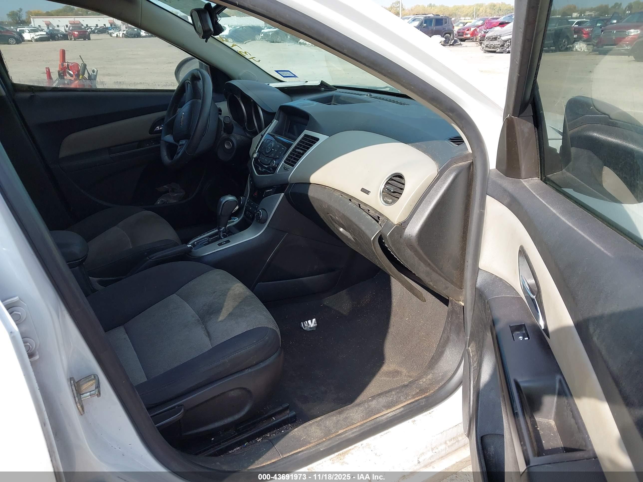 CHEVROLET CRUZE image 5