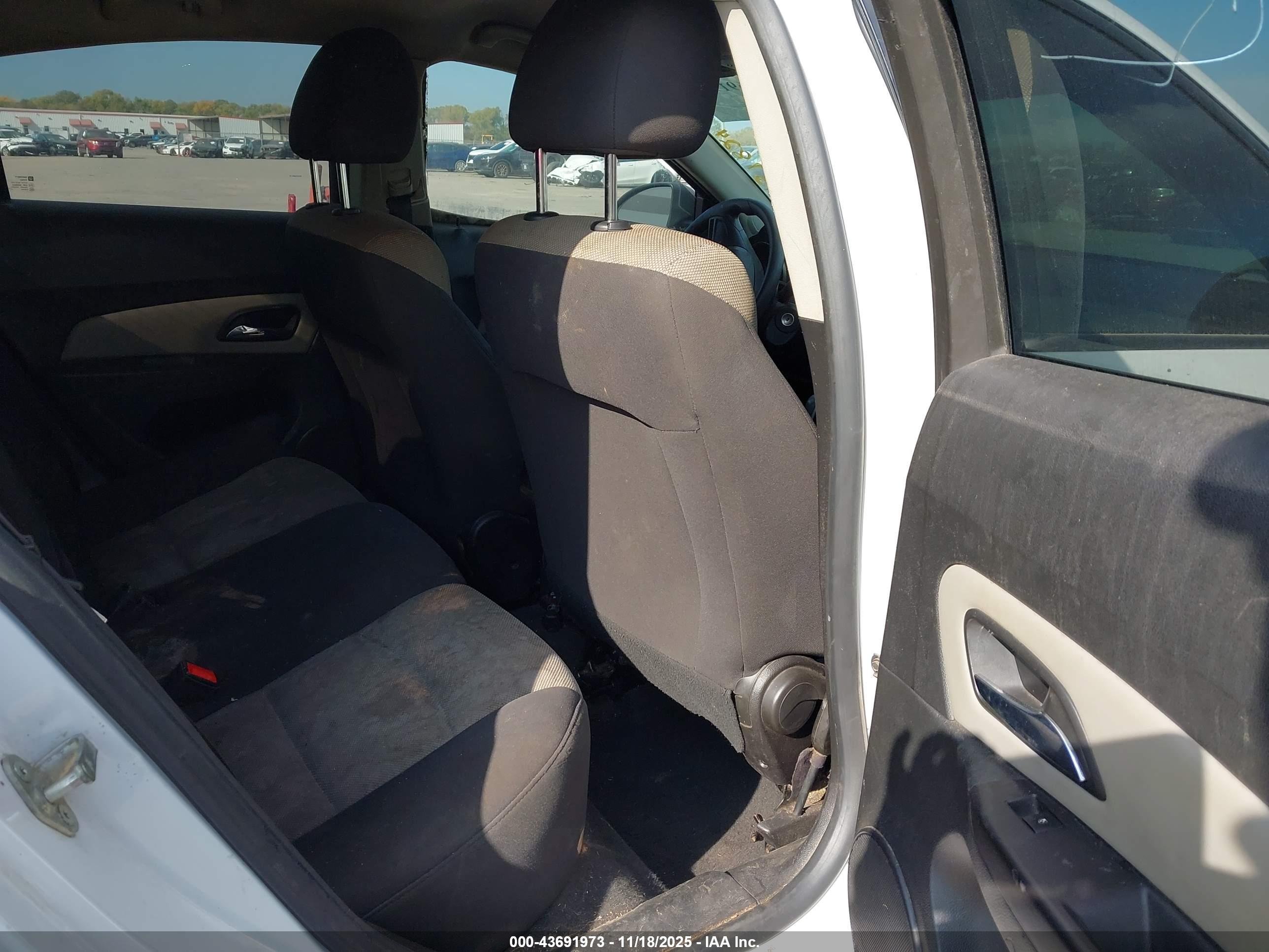 CHEVROLET CRUZE image 8