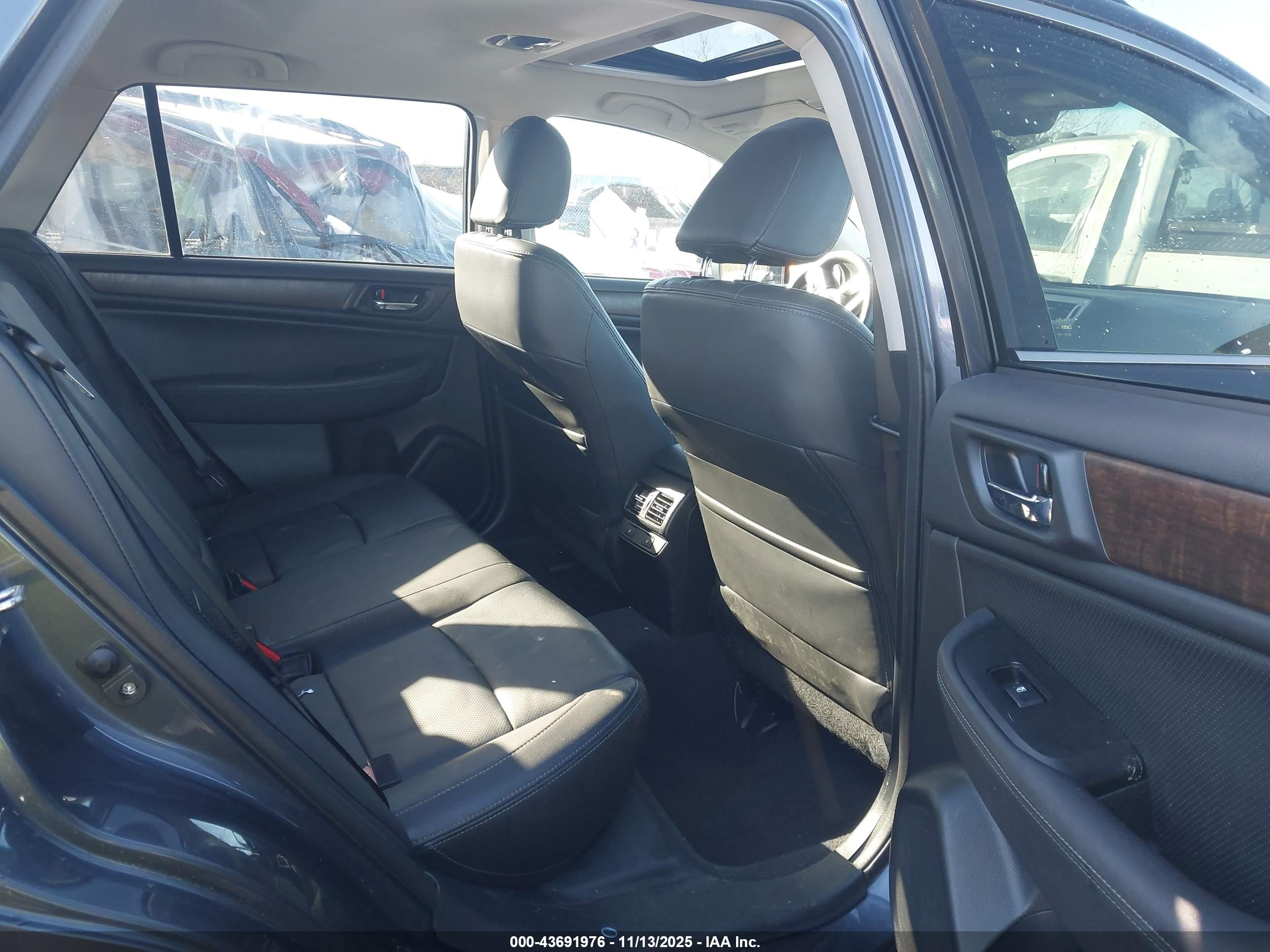SUBARU OUTBACK image 8