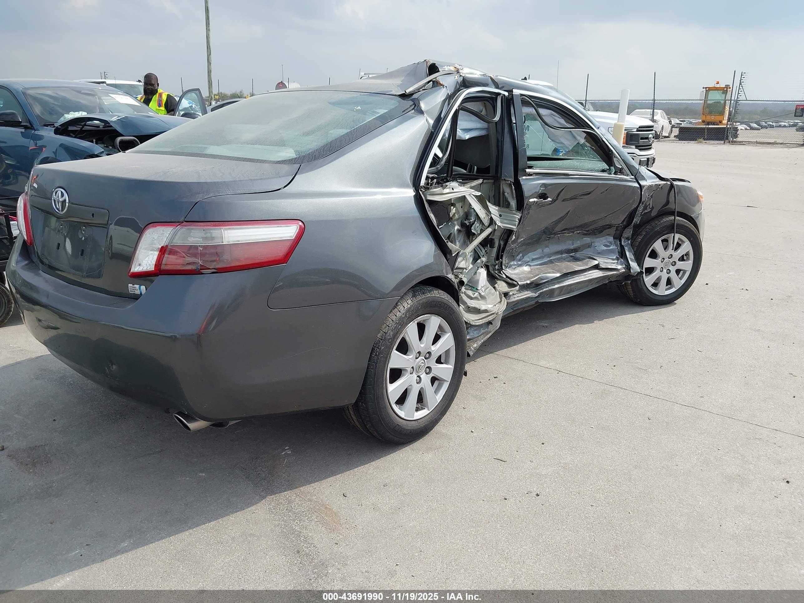 TOYOTA CAMRY image 4
