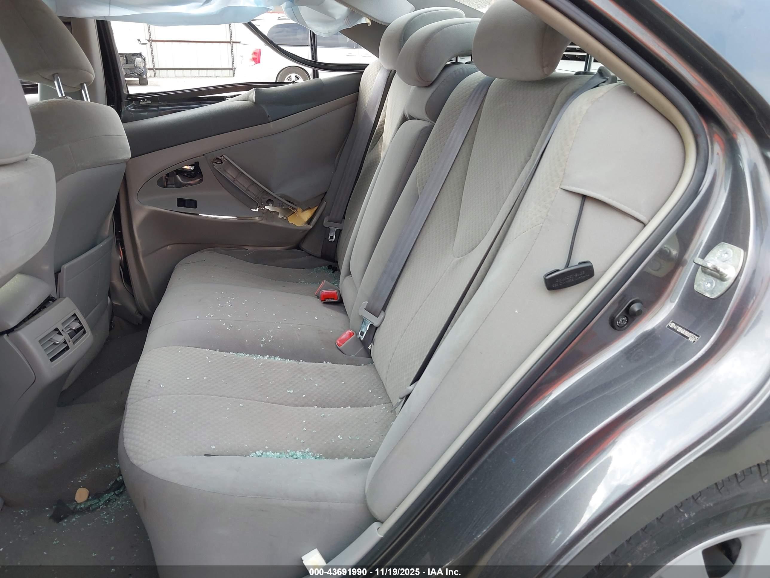 TOYOTA CAMRY image 8