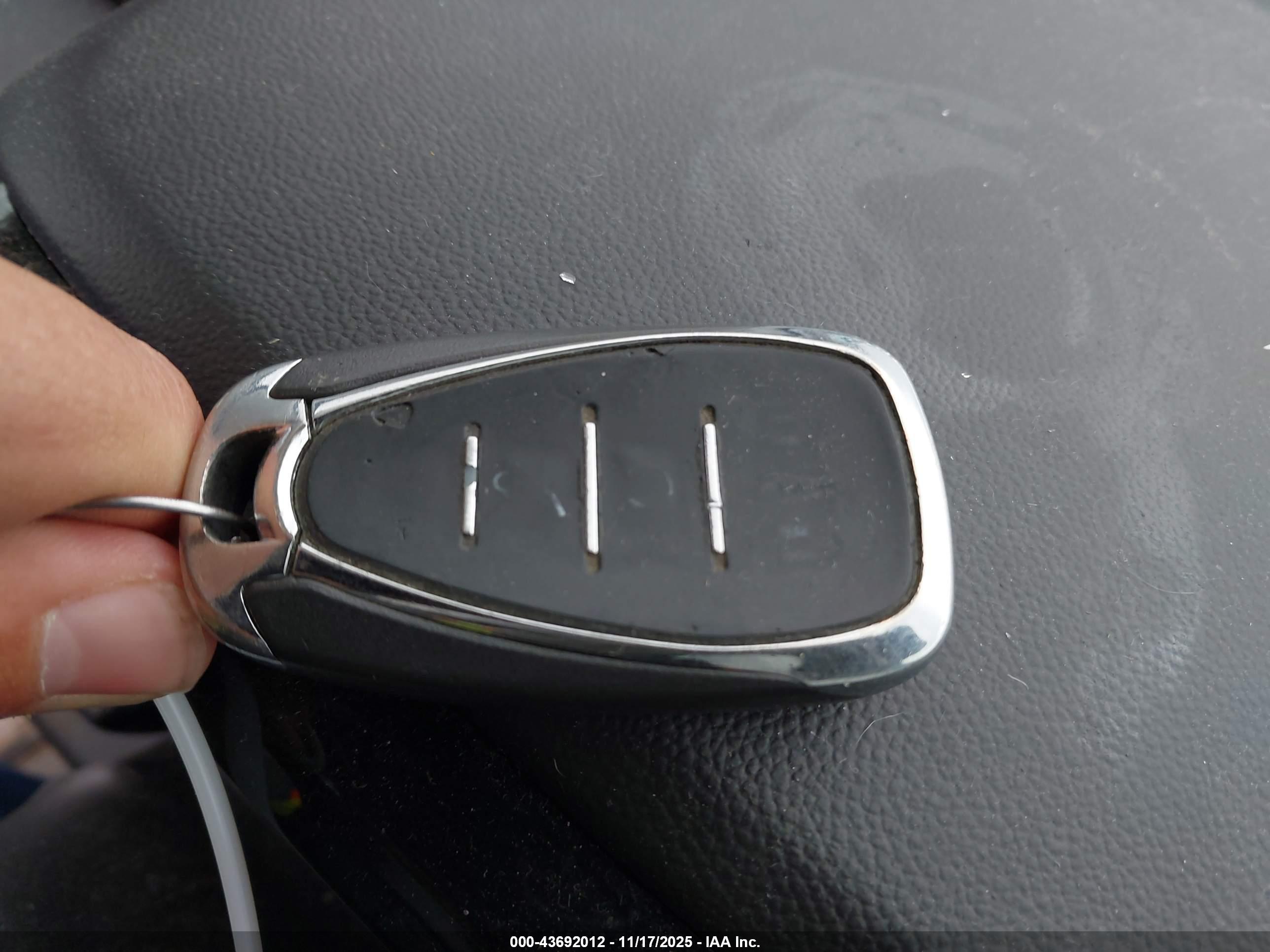 CHEVROLET TRAVERSE image 11
