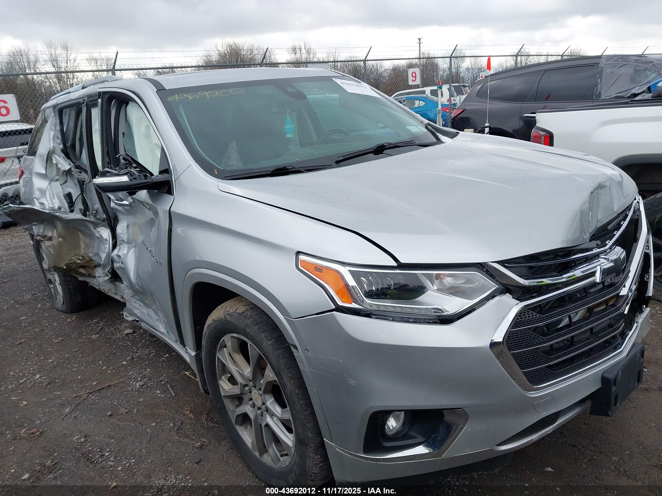 CHEVROLET TRAVERSE image 6