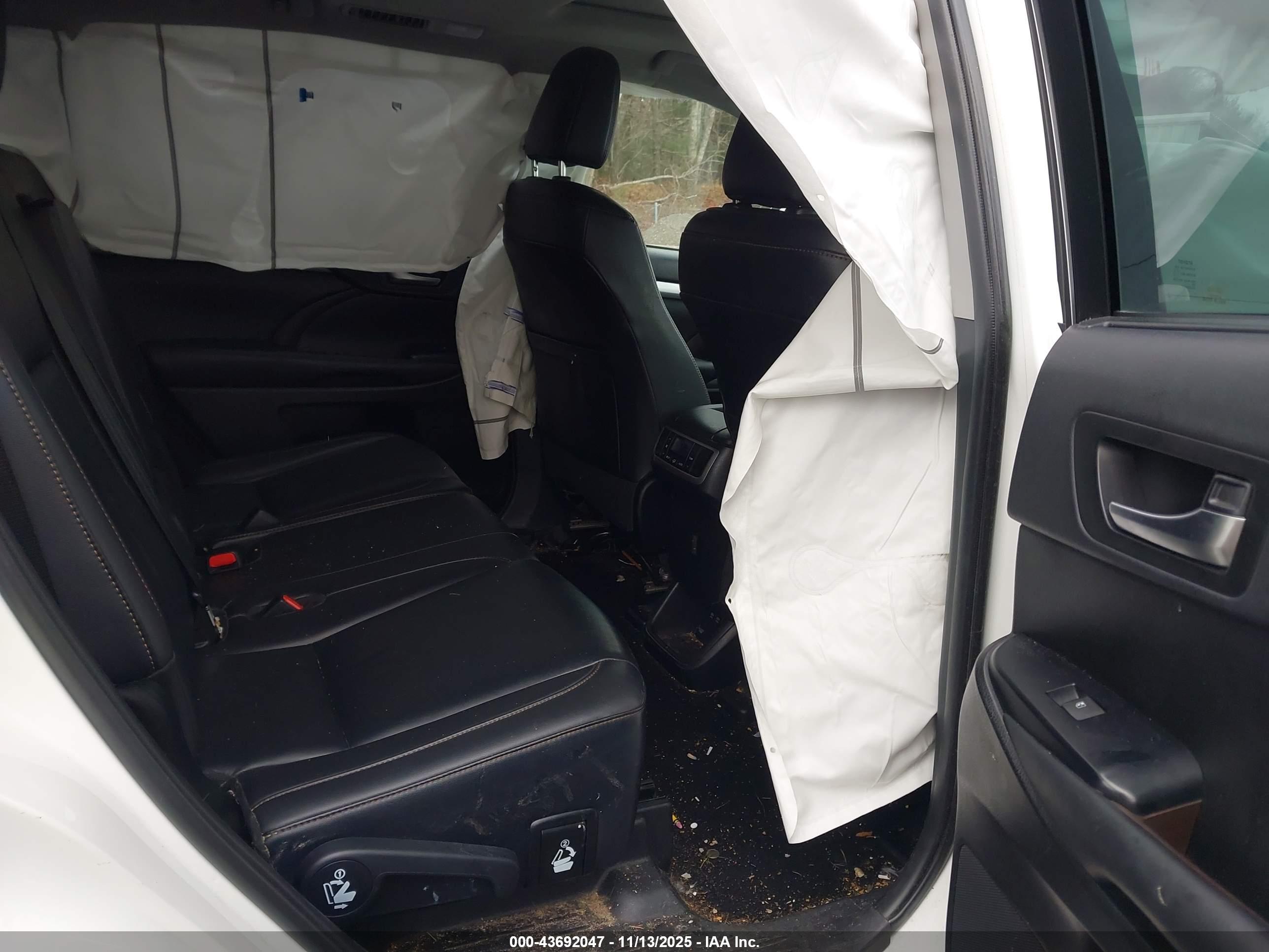 TOYOTA HIGHLANDER image 8