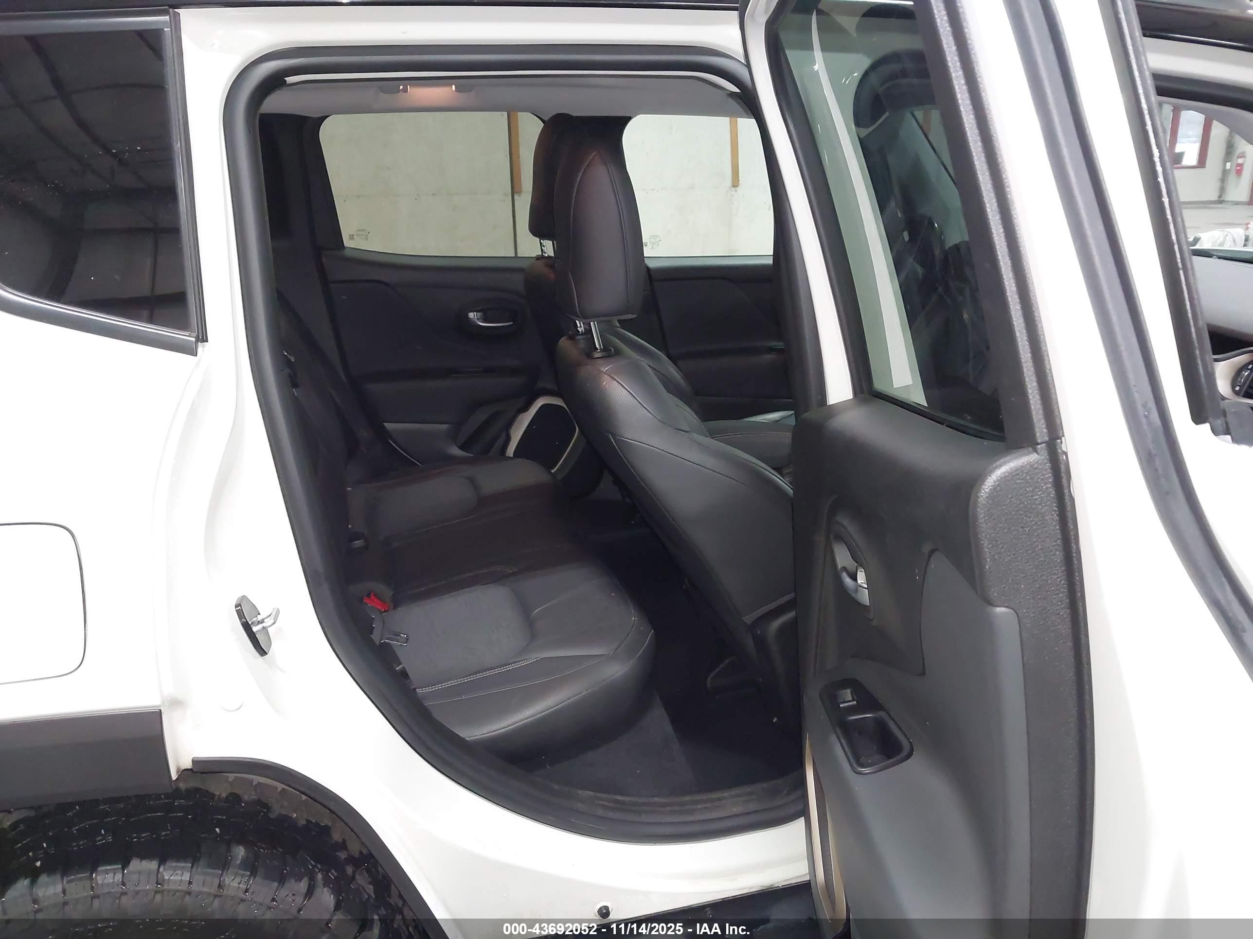 JEEP RENEGADE image 8