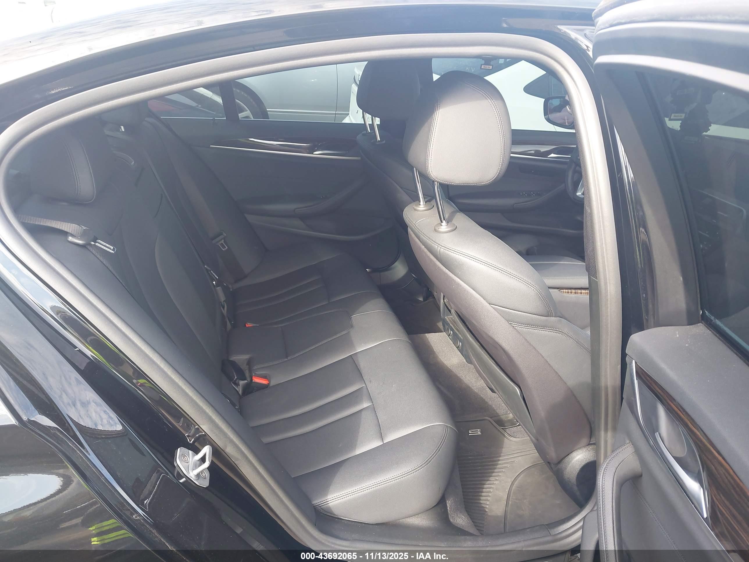 BMW 530E image 8