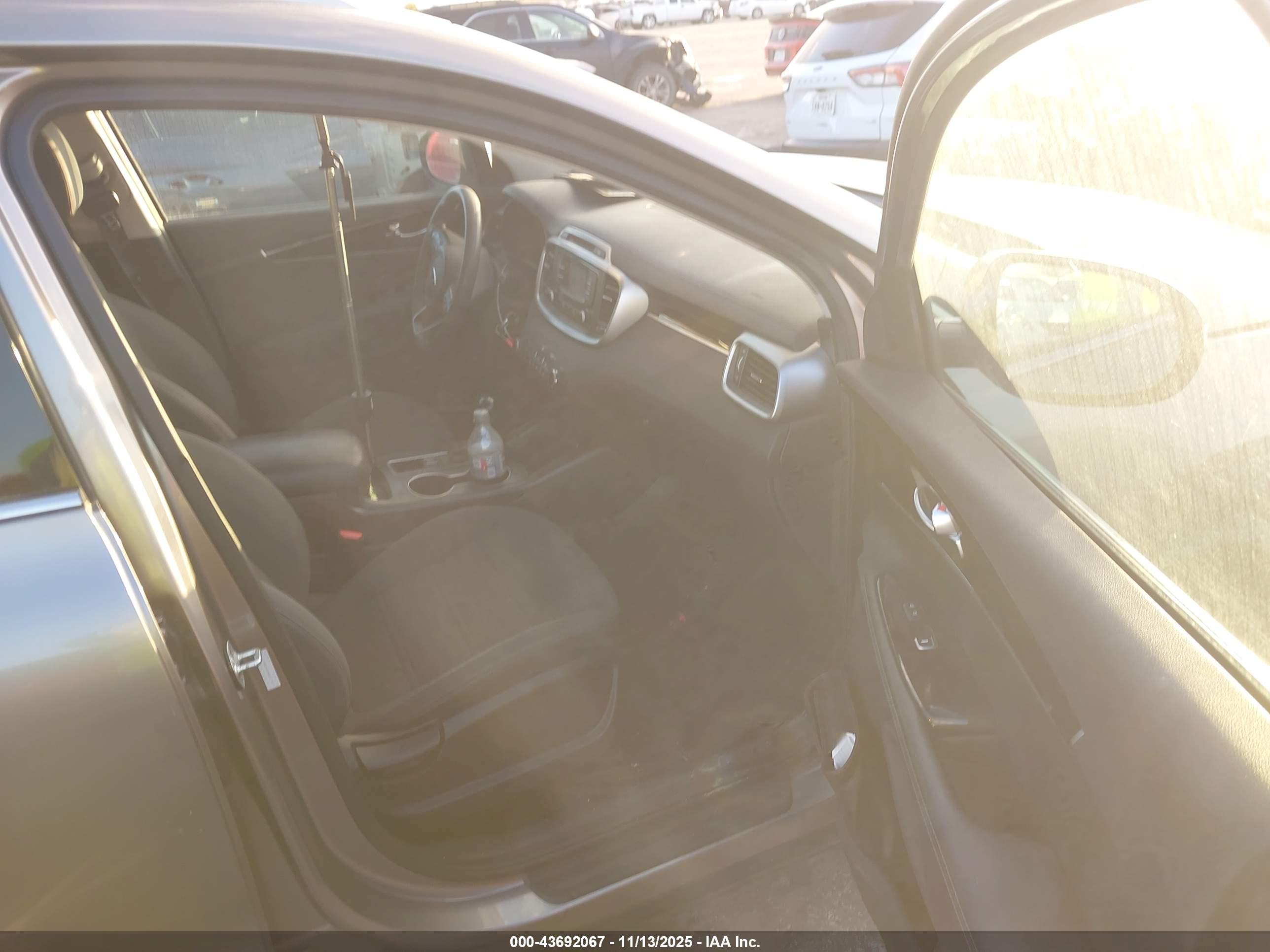 KIA SORENTO image 5