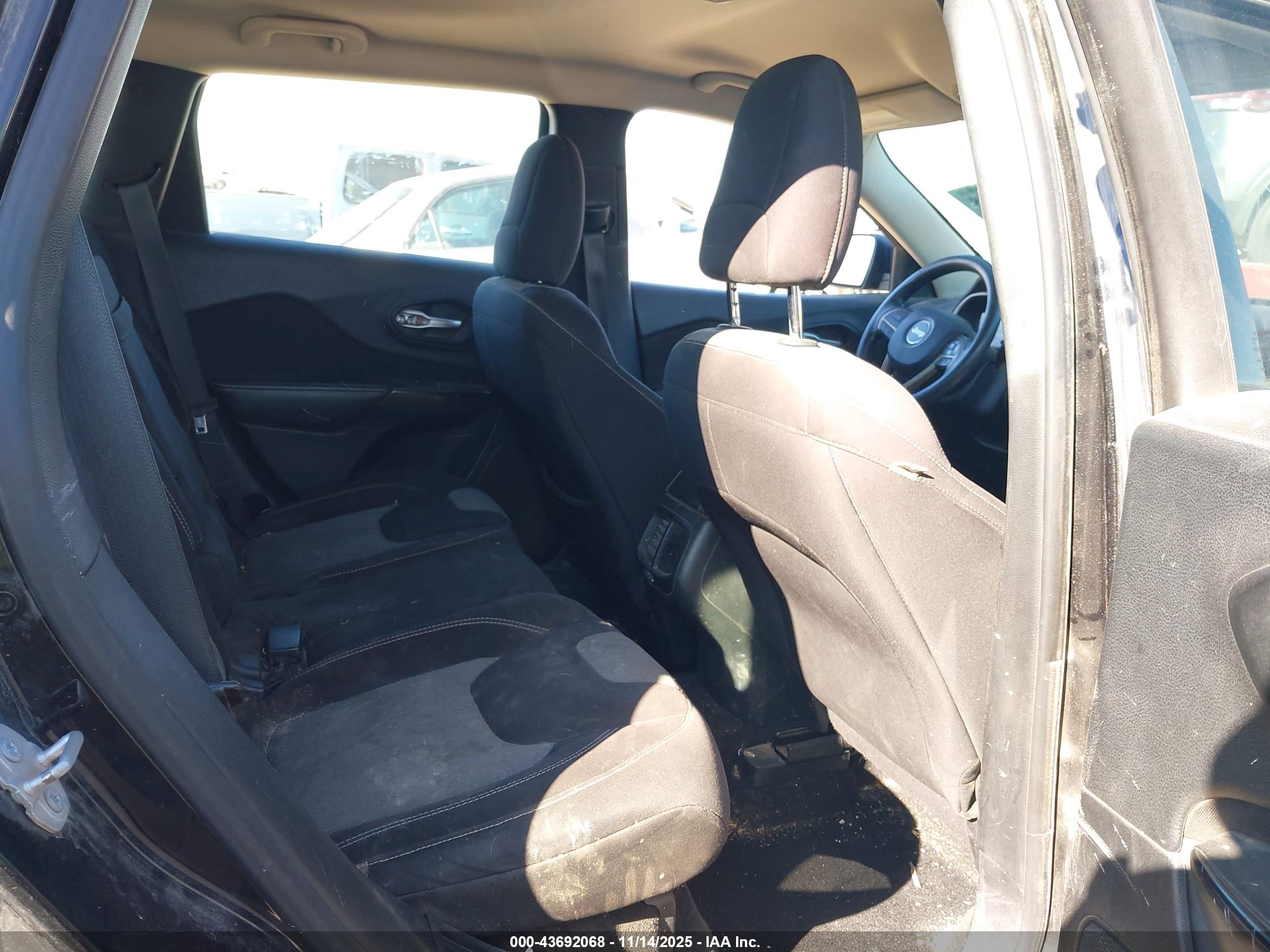 JEEP CHEROKEE image 8