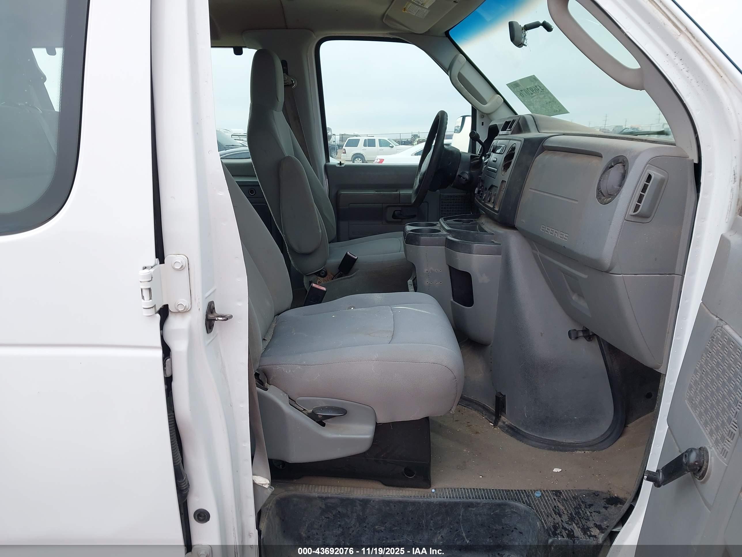 FORD E-350 image 5