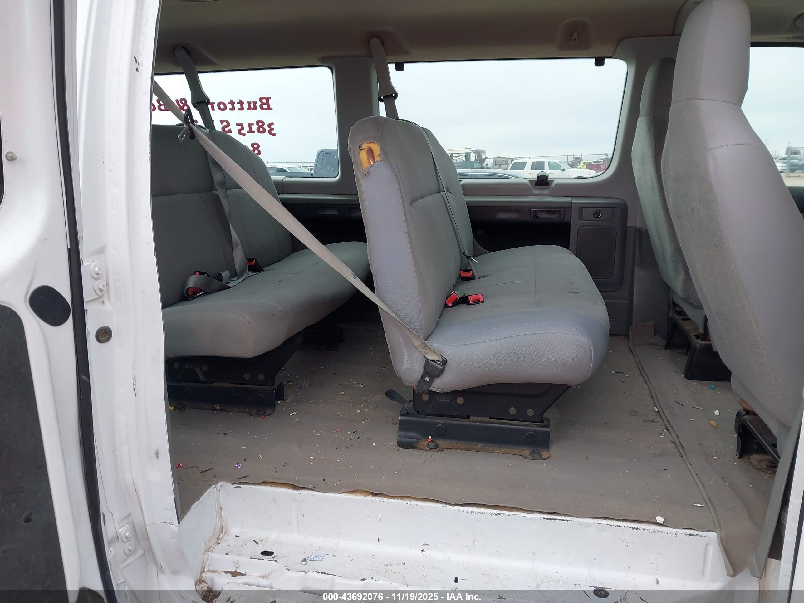 FORD E-350 image 8