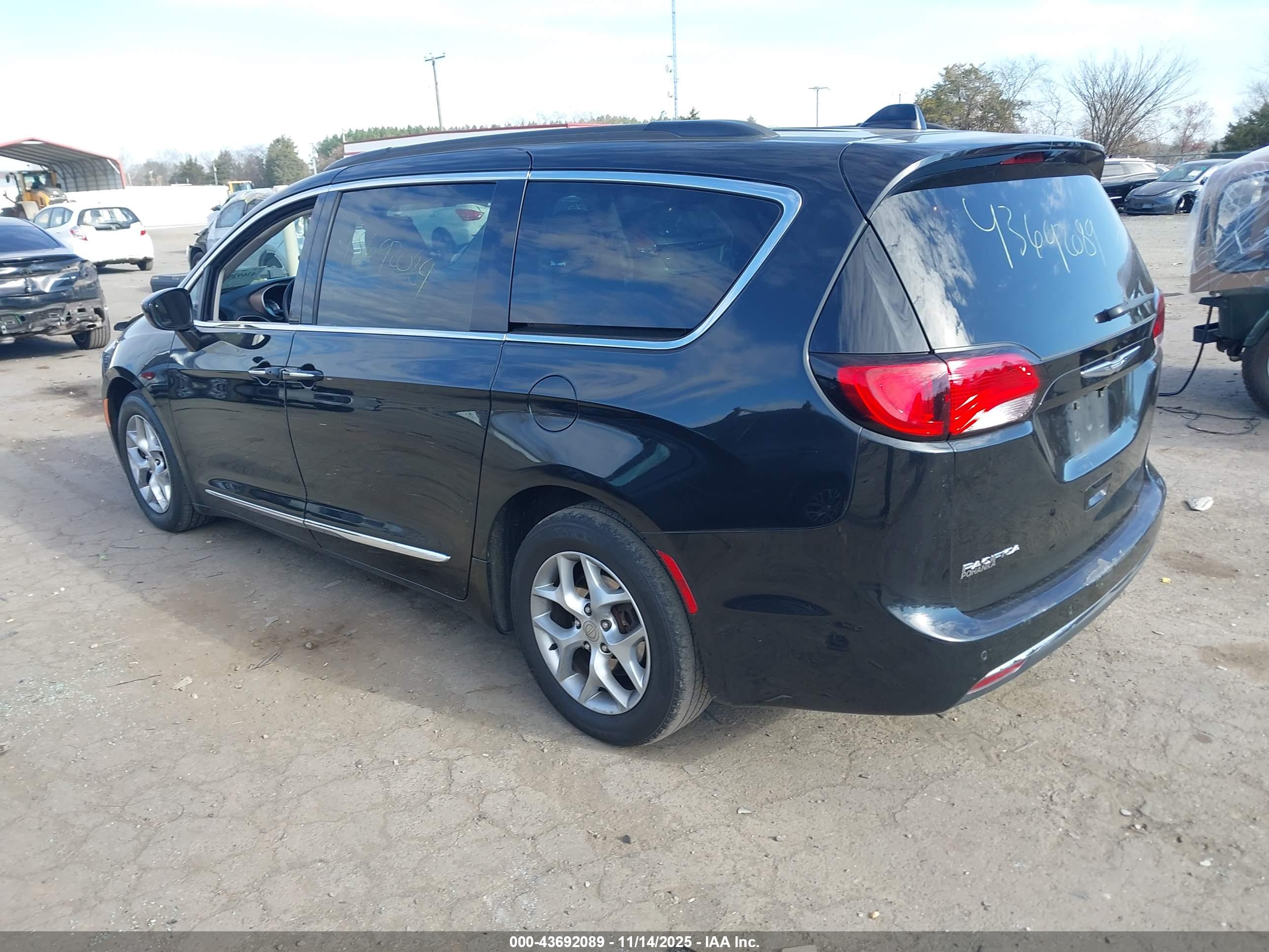 CHRYSLER PACIFICA image 3