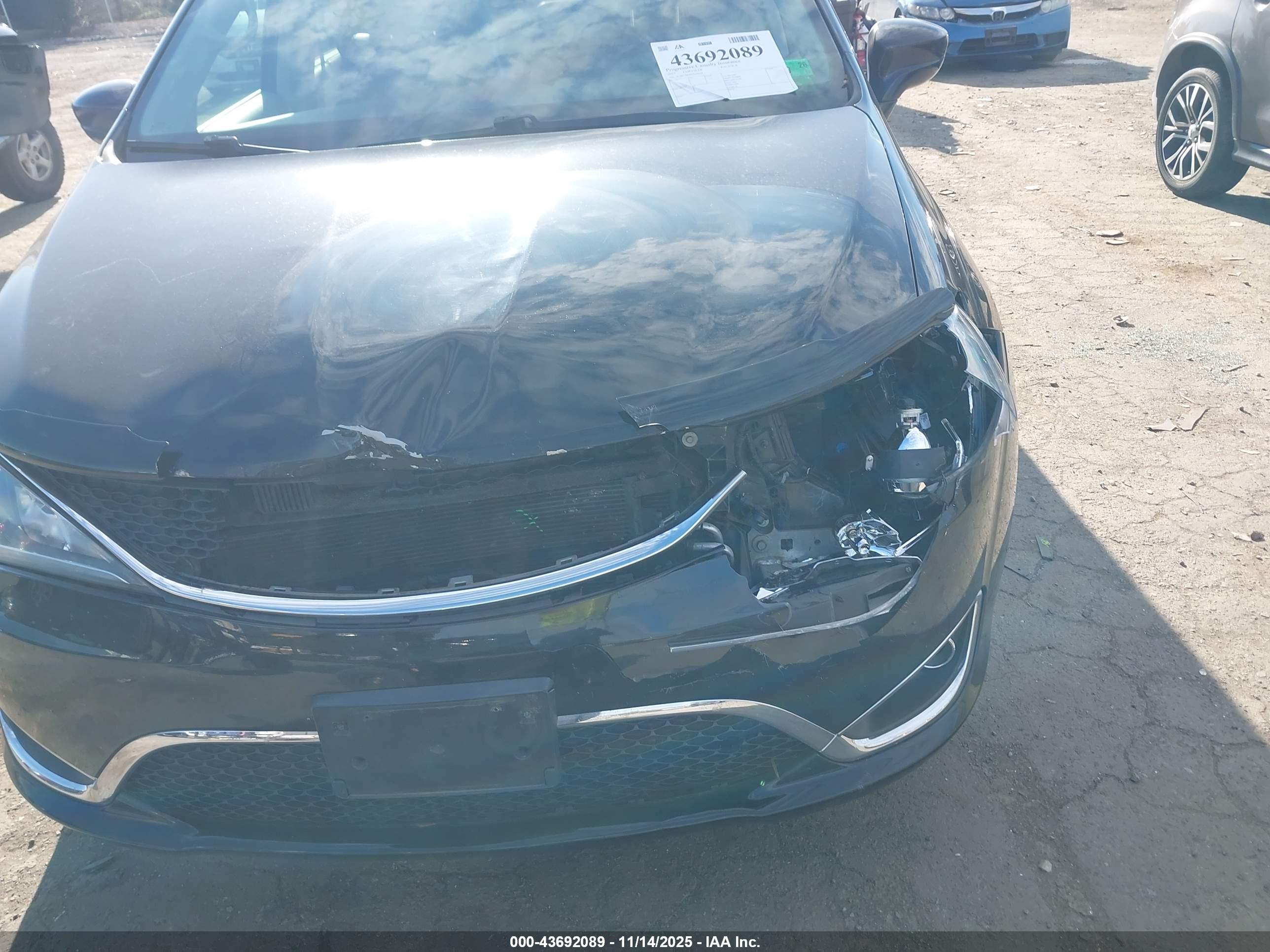 CHRYSLER PACIFICA image 6