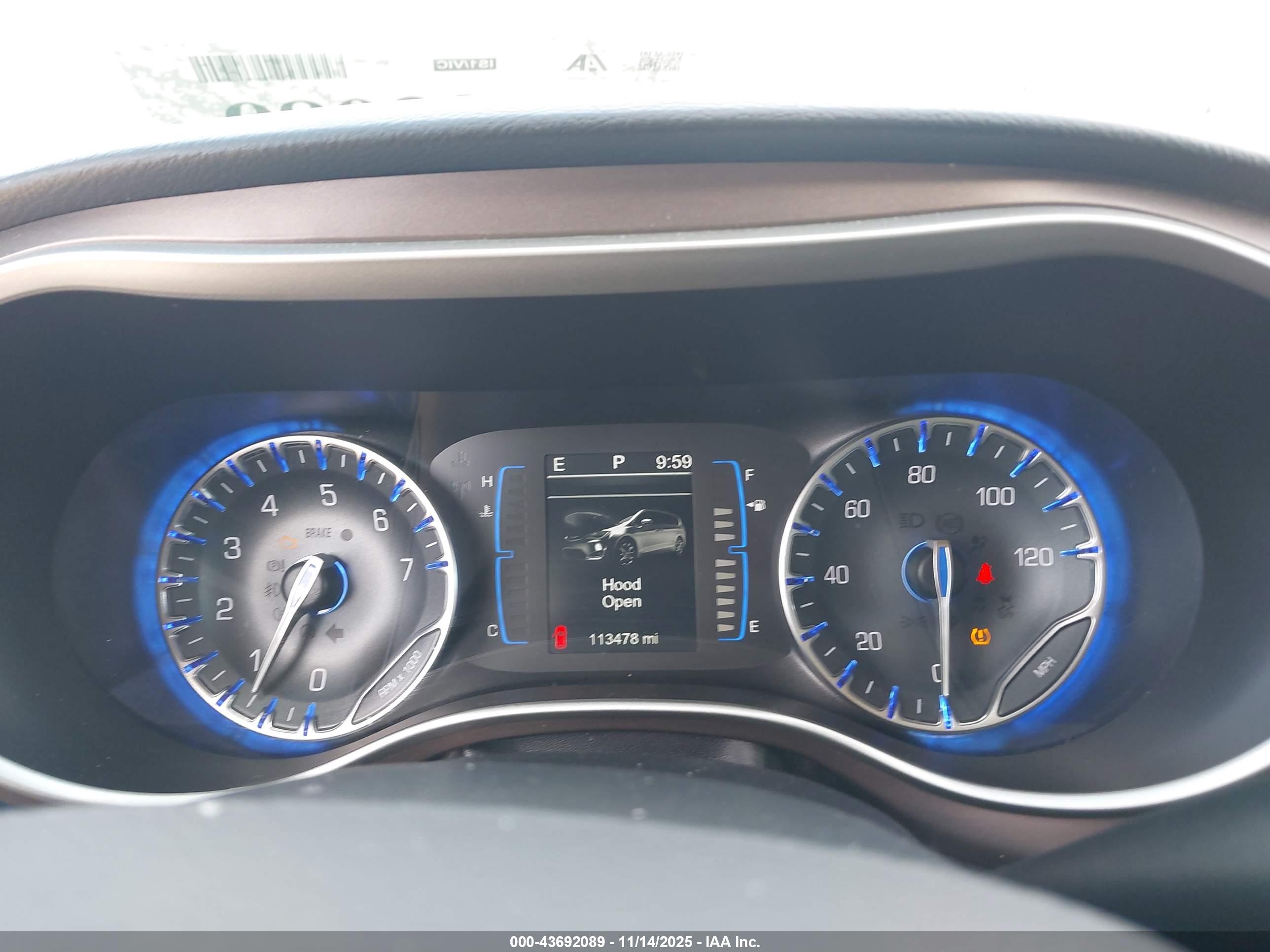 CHRYSLER PACIFICA image 7