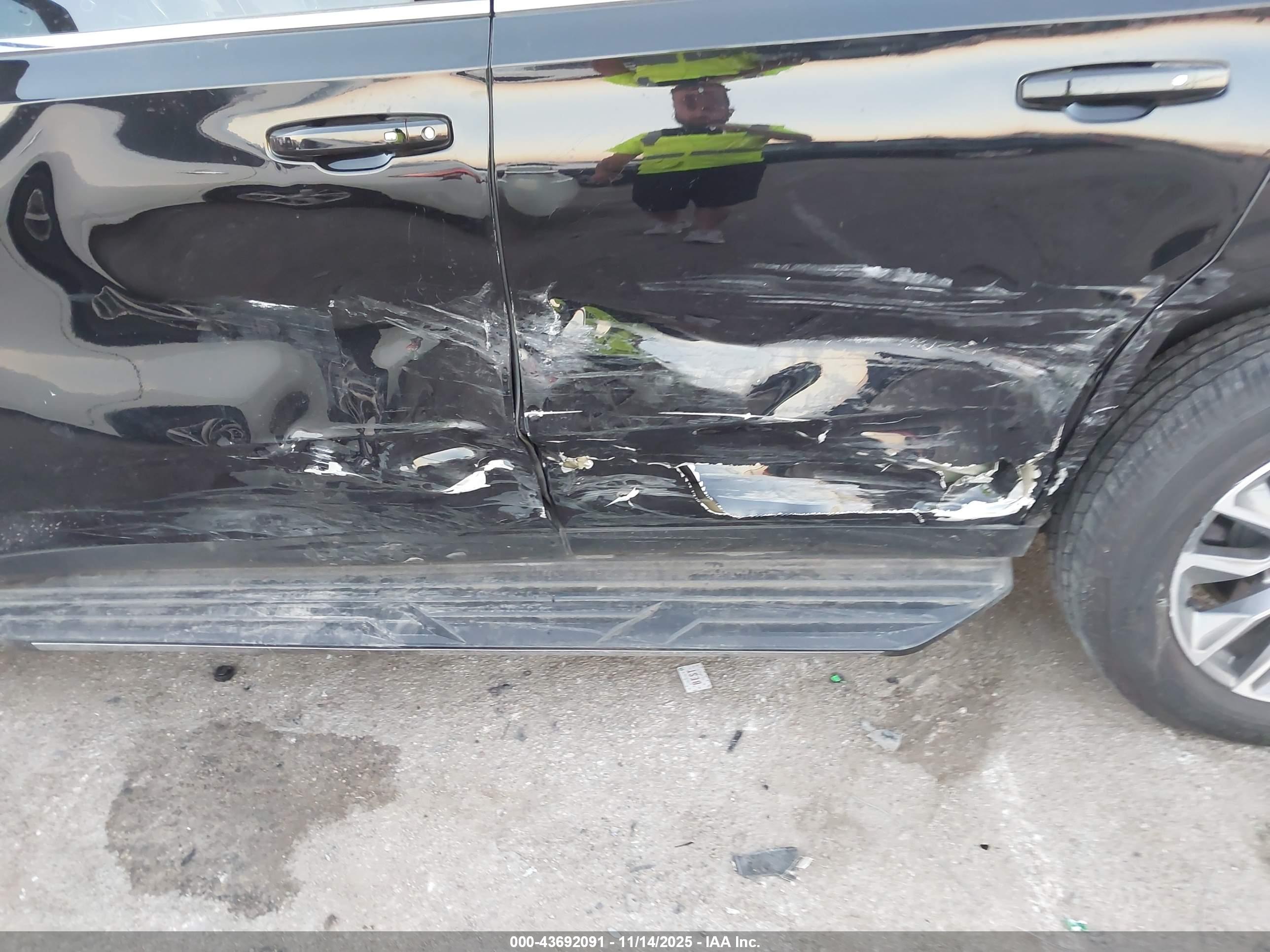 CHEVROLET TAHOE image 6