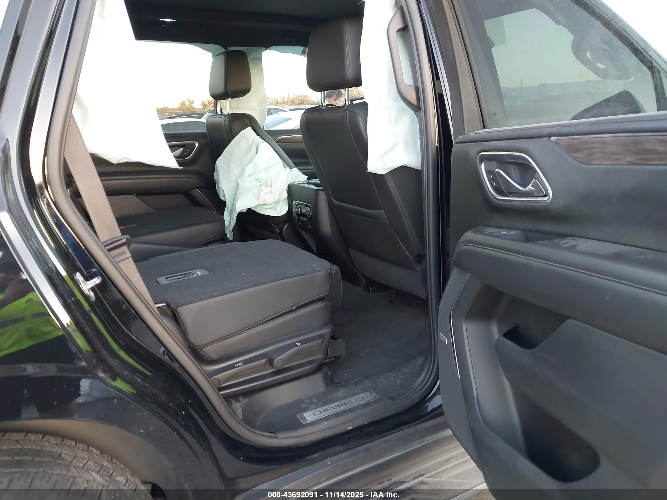 CHEVROLET TAHOE image 8