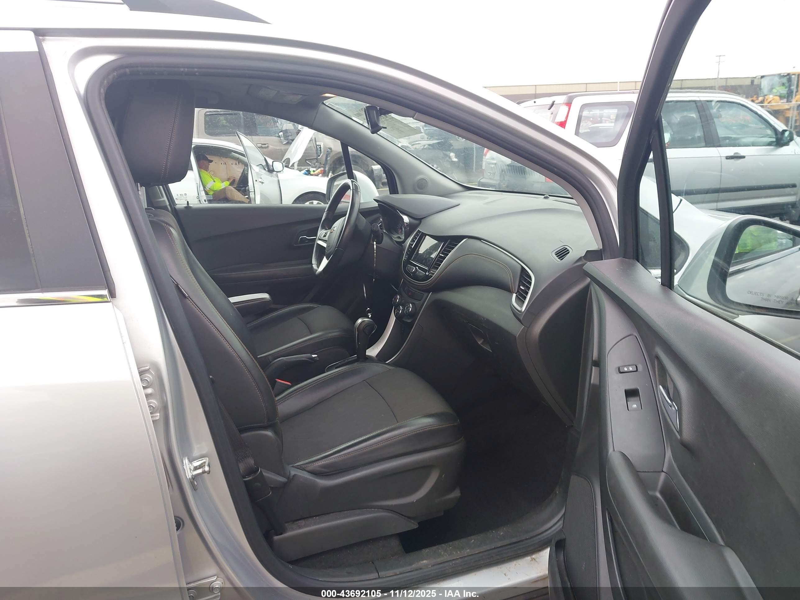 CHEVROLET TRAX image 5
