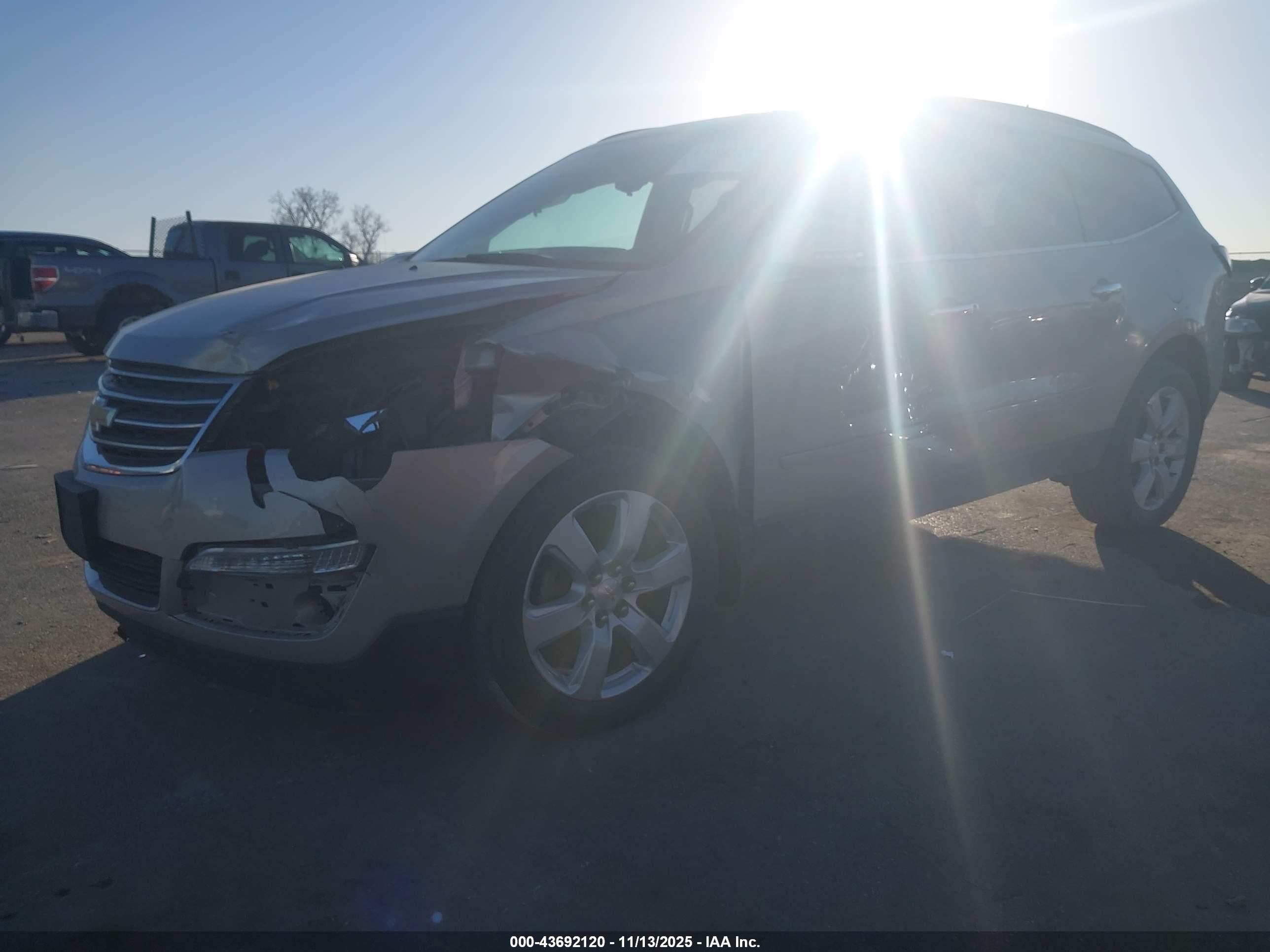 CHEVROLET TRAVERSE image 2
