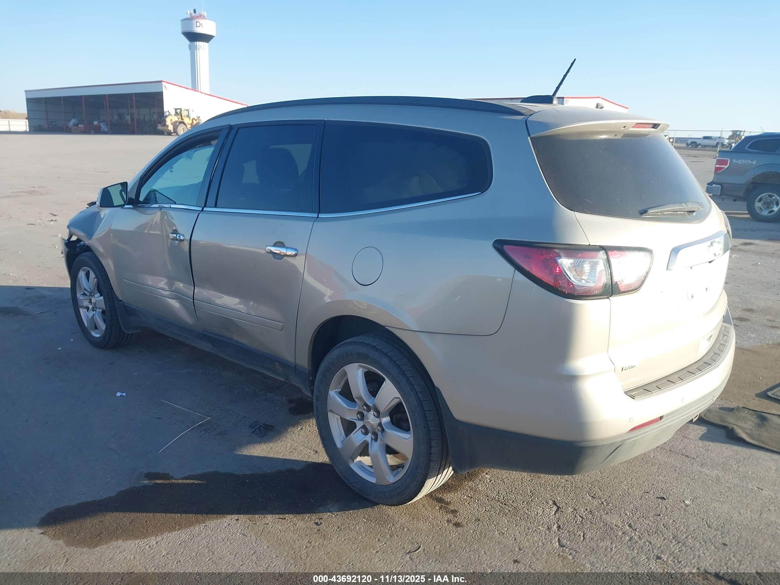 CHEVROLET TRAVERSE image 3
