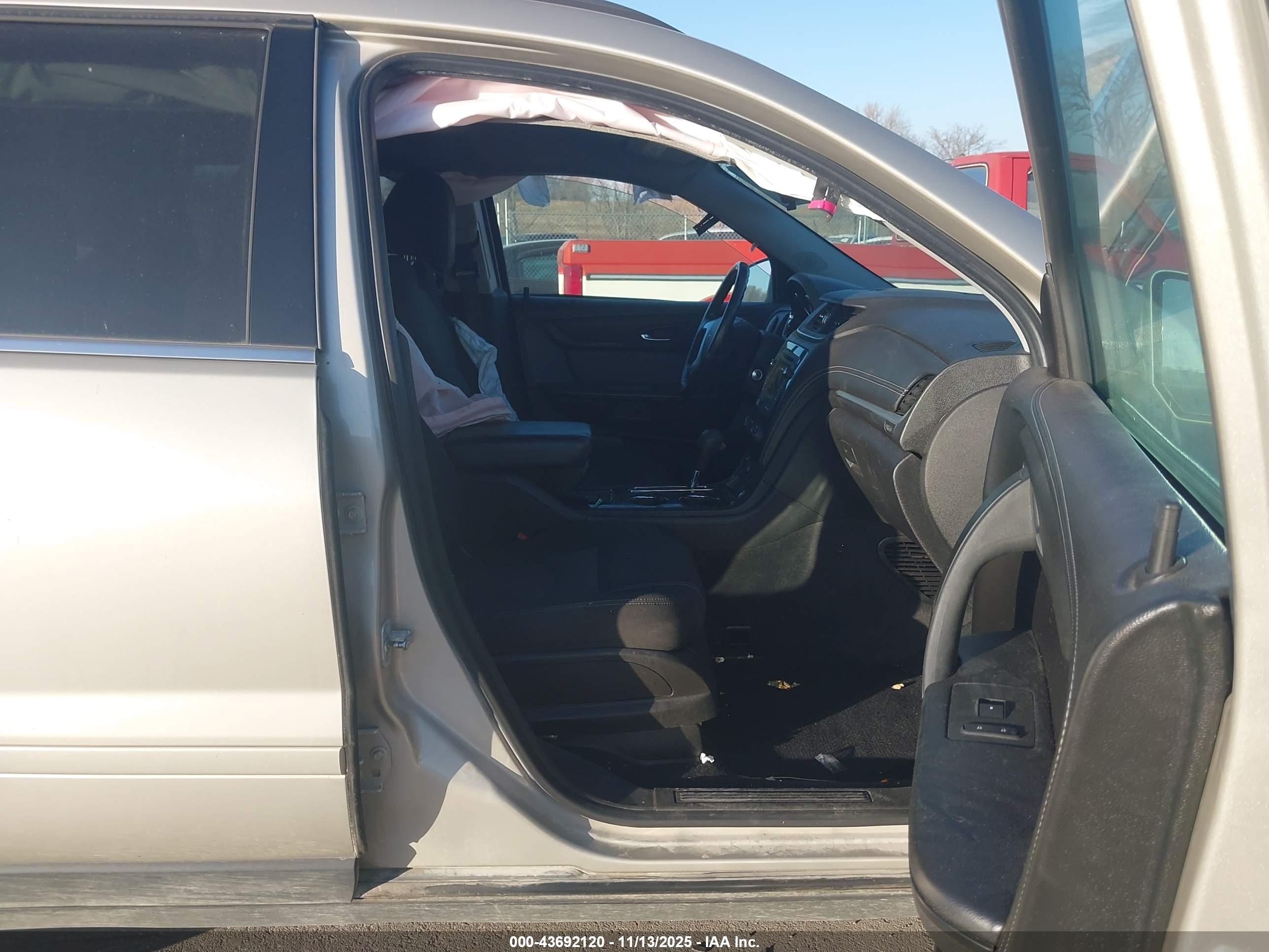 CHEVROLET TRAVERSE image 5