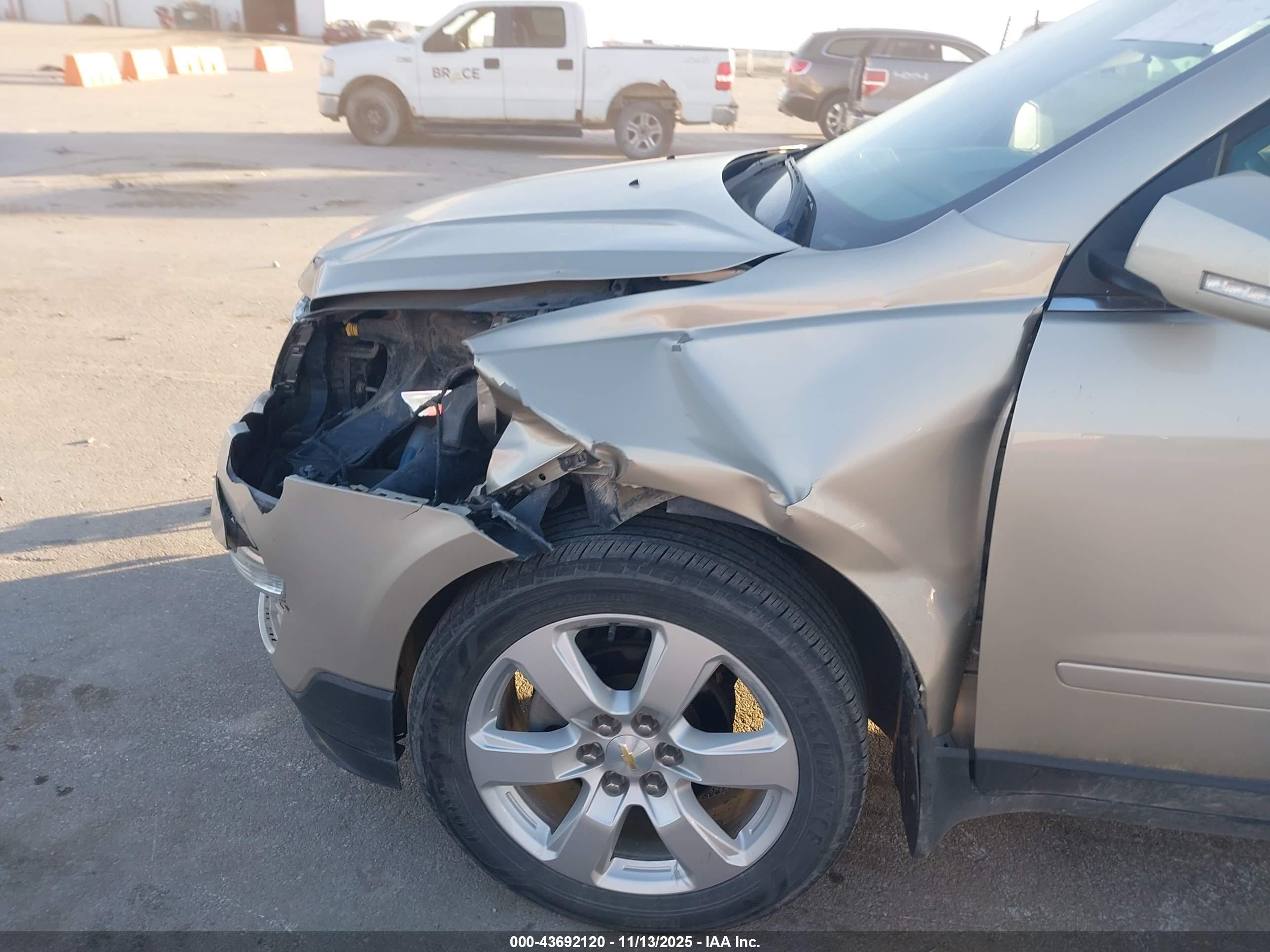 CHEVROLET TRAVERSE image 6