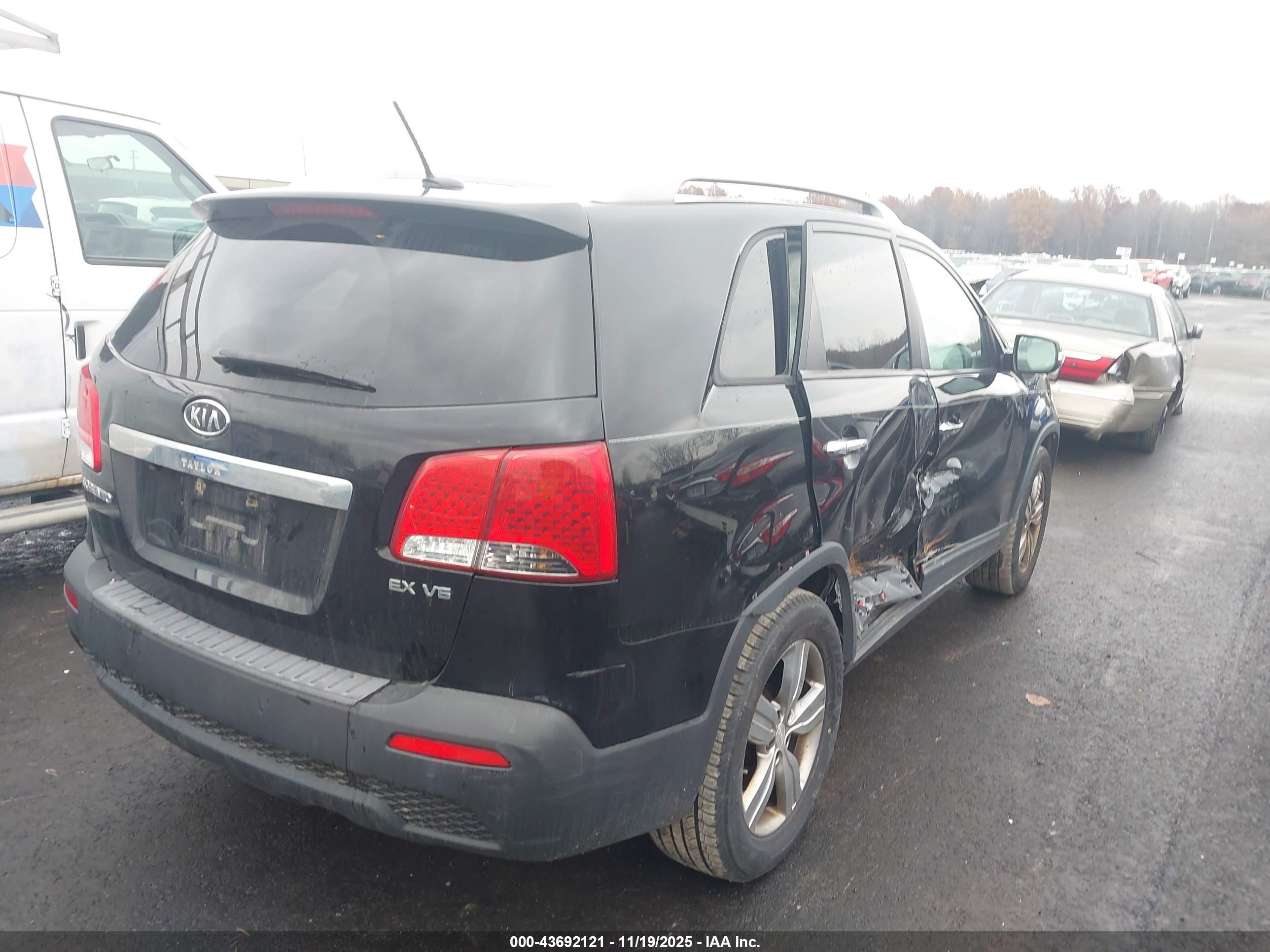 KIA SORENTO image 4