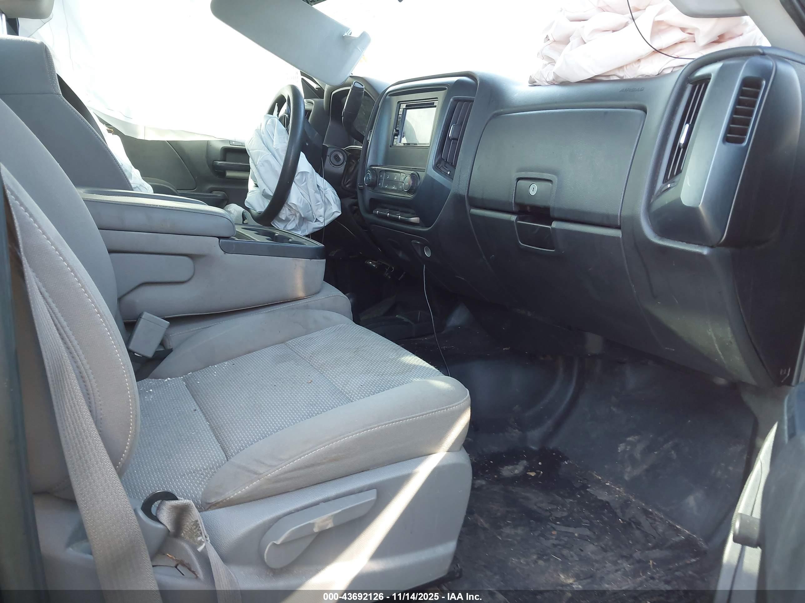 CHEVROLET SILVERADO image 5