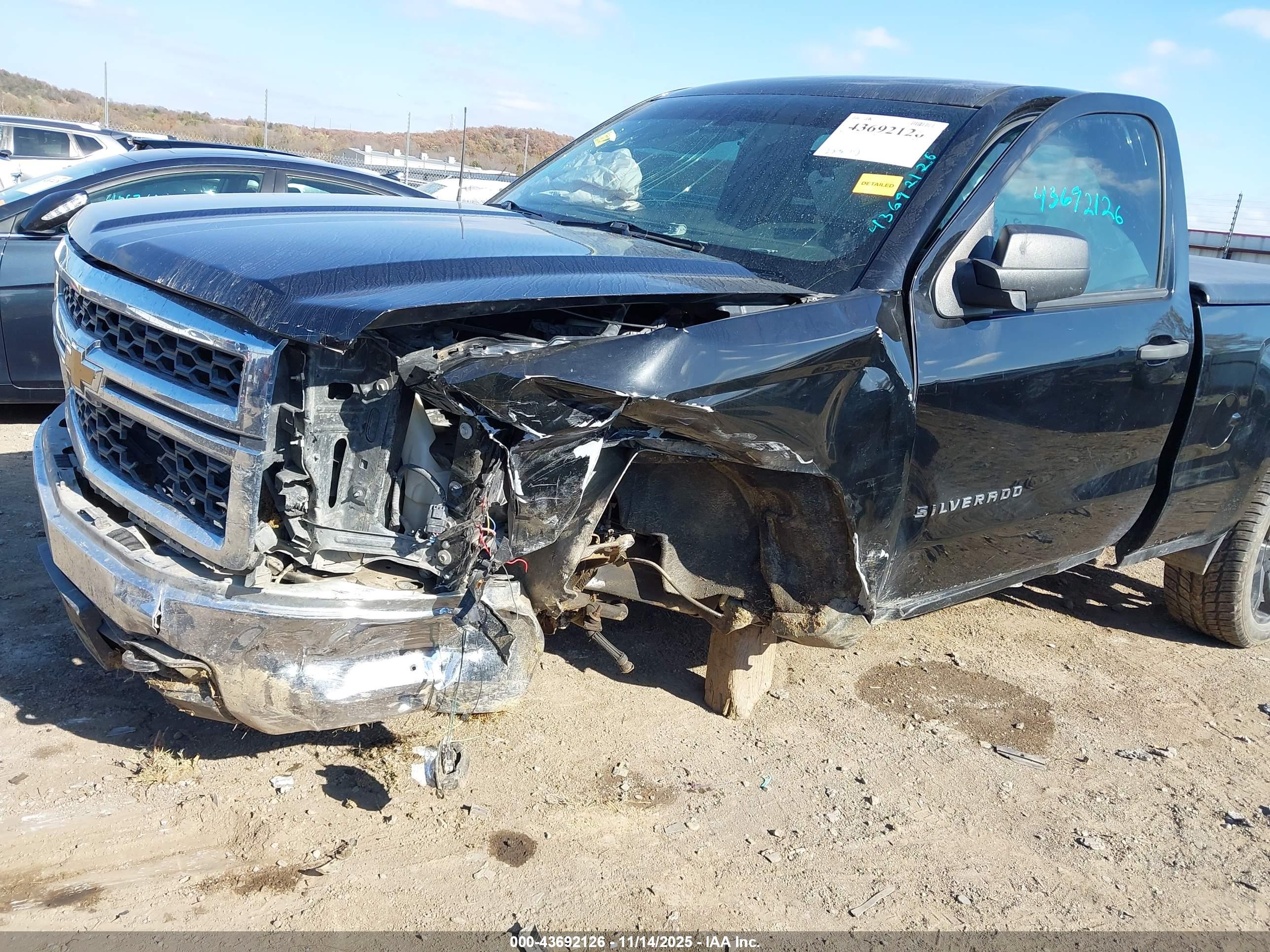 CHEVROLET SILVERADO image 6