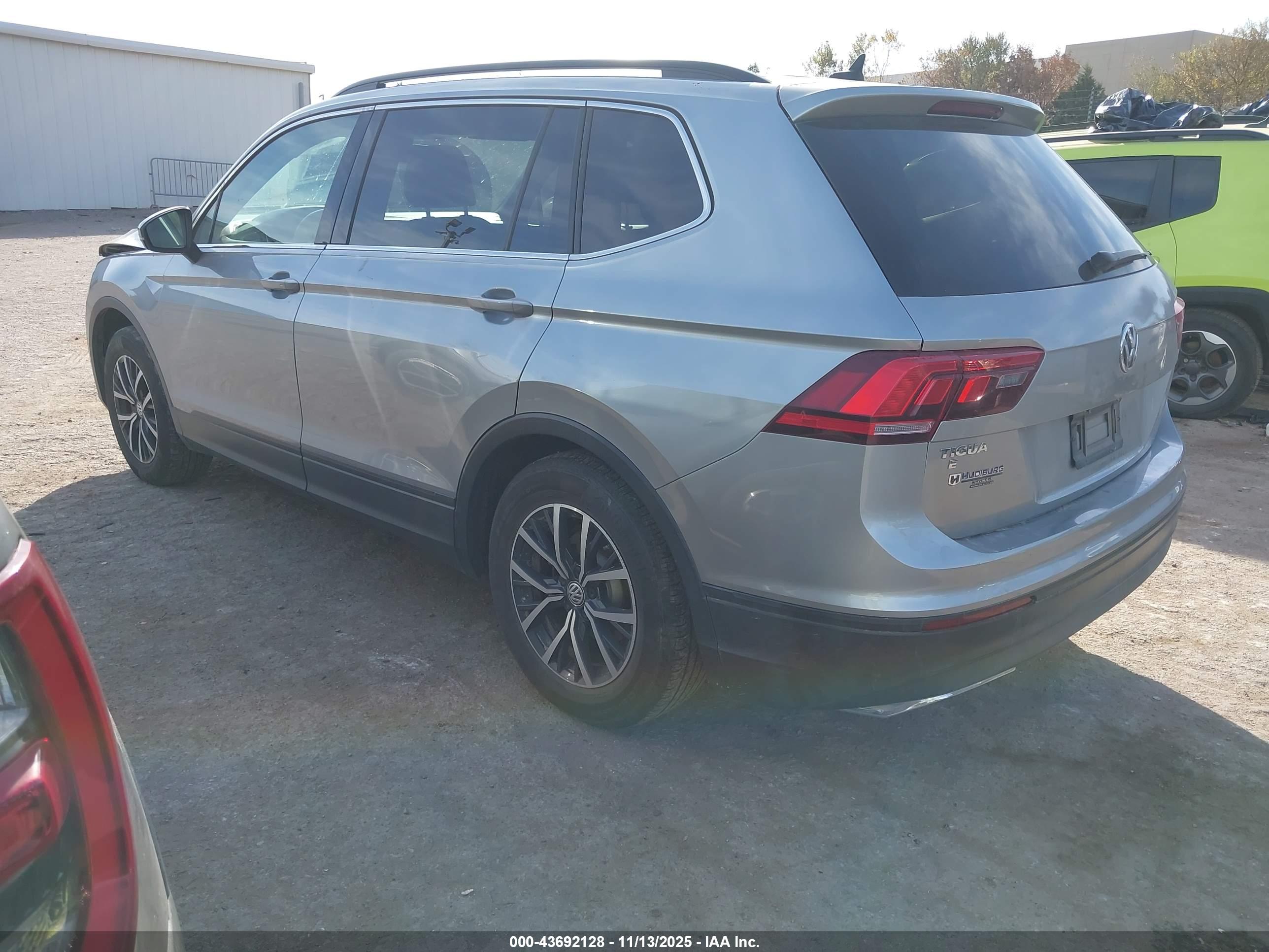 VOLKSWAGEN TIGUAN image 3