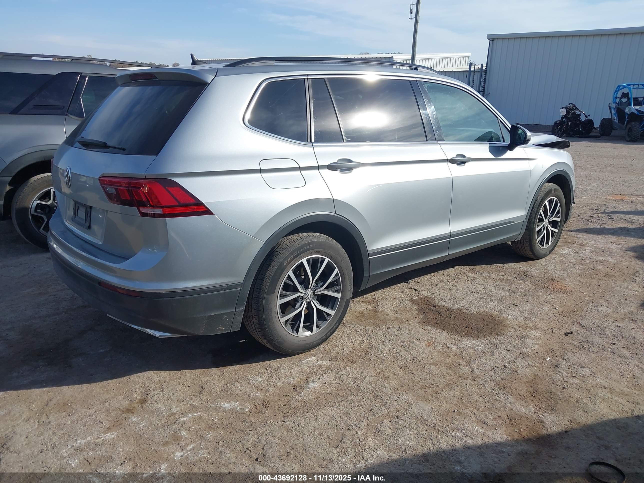 VOLKSWAGEN TIGUAN image 4