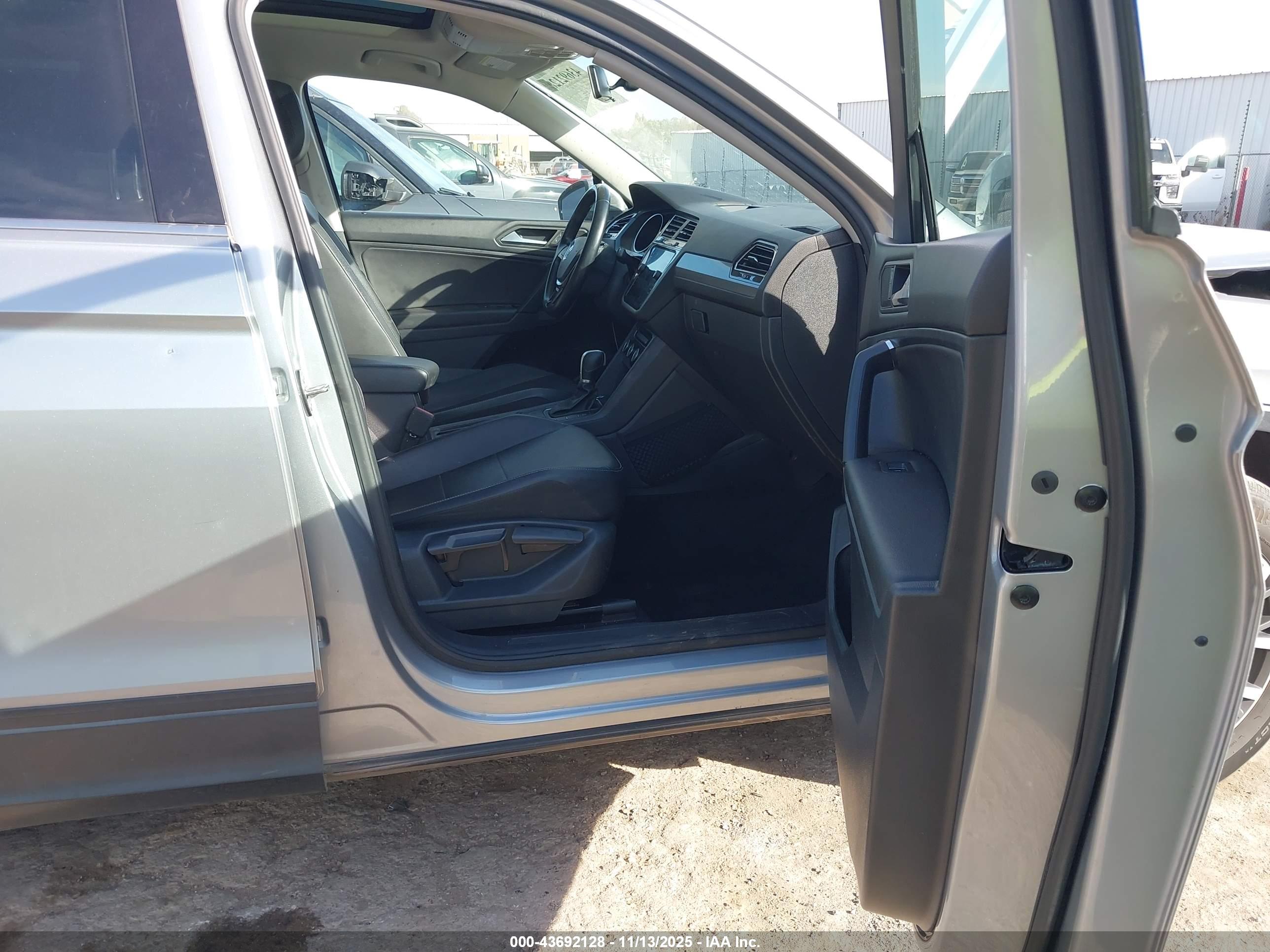 VOLKSWAGEN TIGUAN image 5