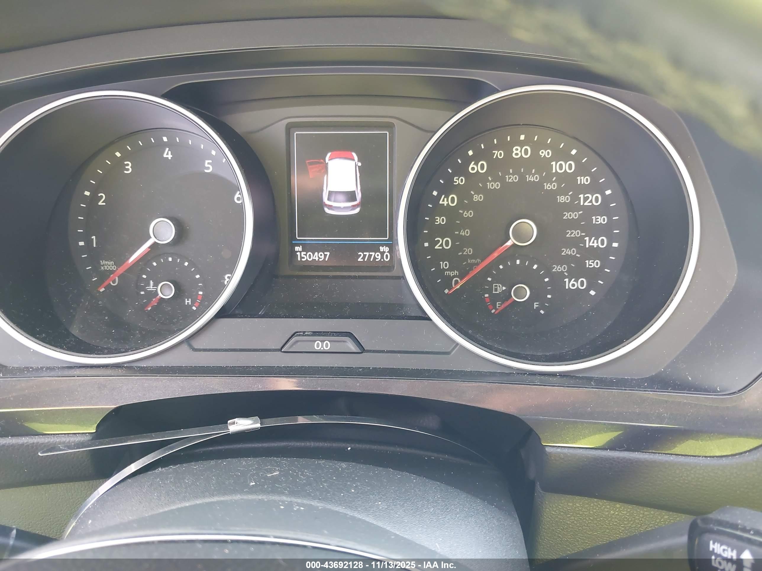 VOLKSWAGEN TIGUAN image 7