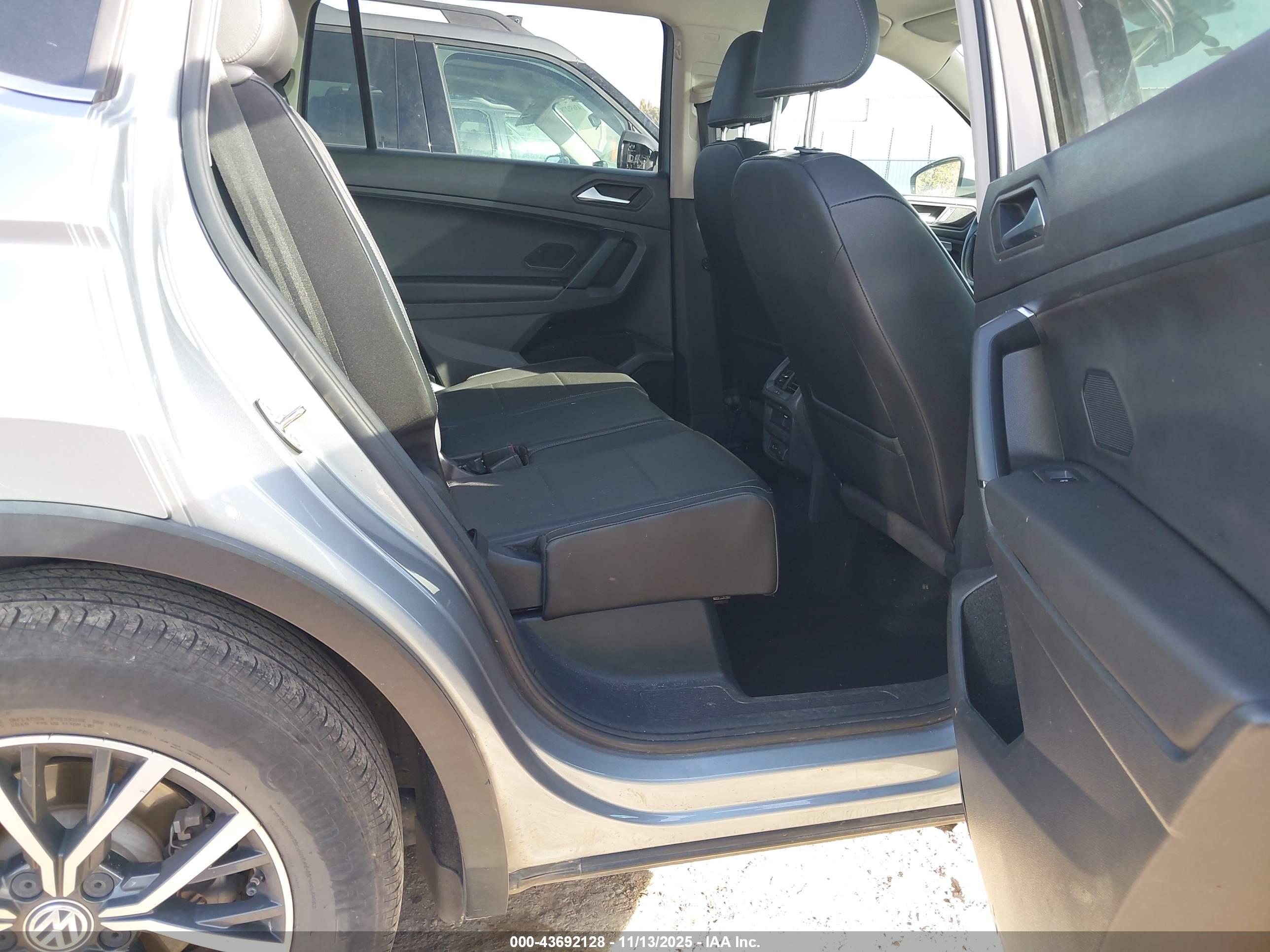VOLKSWAGEN TIGUAN image 8