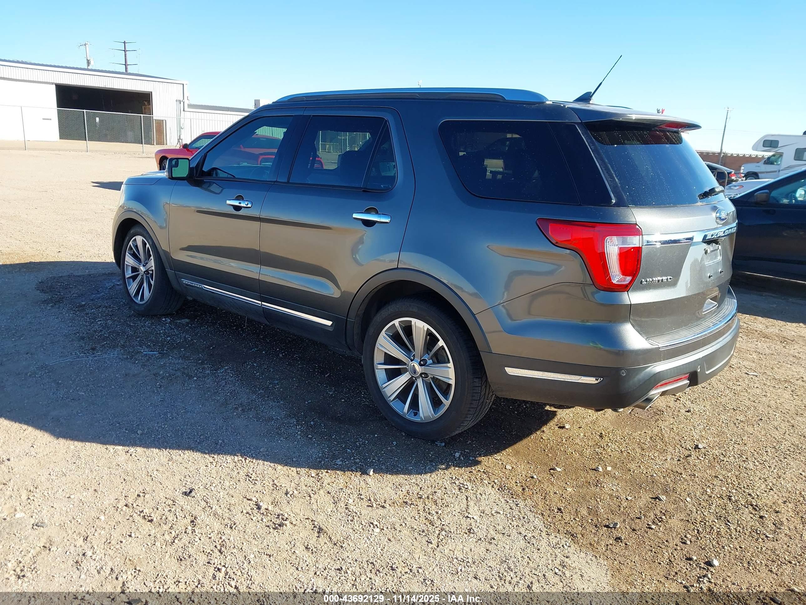 FORD EXPLORER image 3