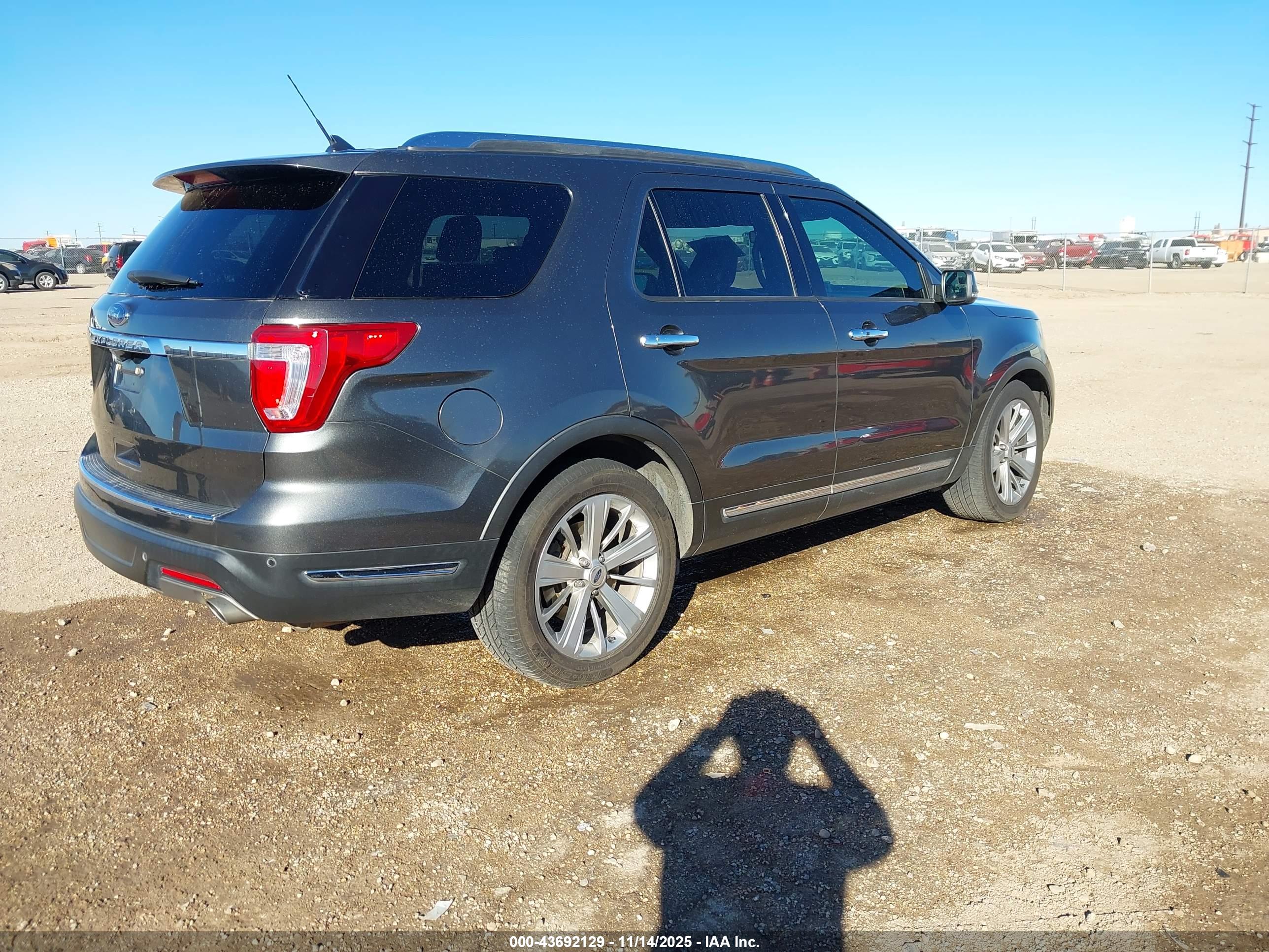 FORD EXPLORER image 4