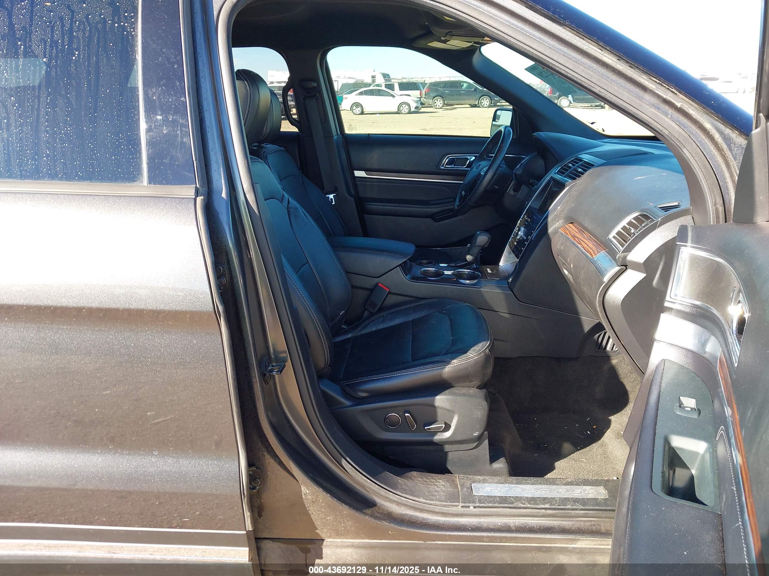 FORD EXPLORER image 5