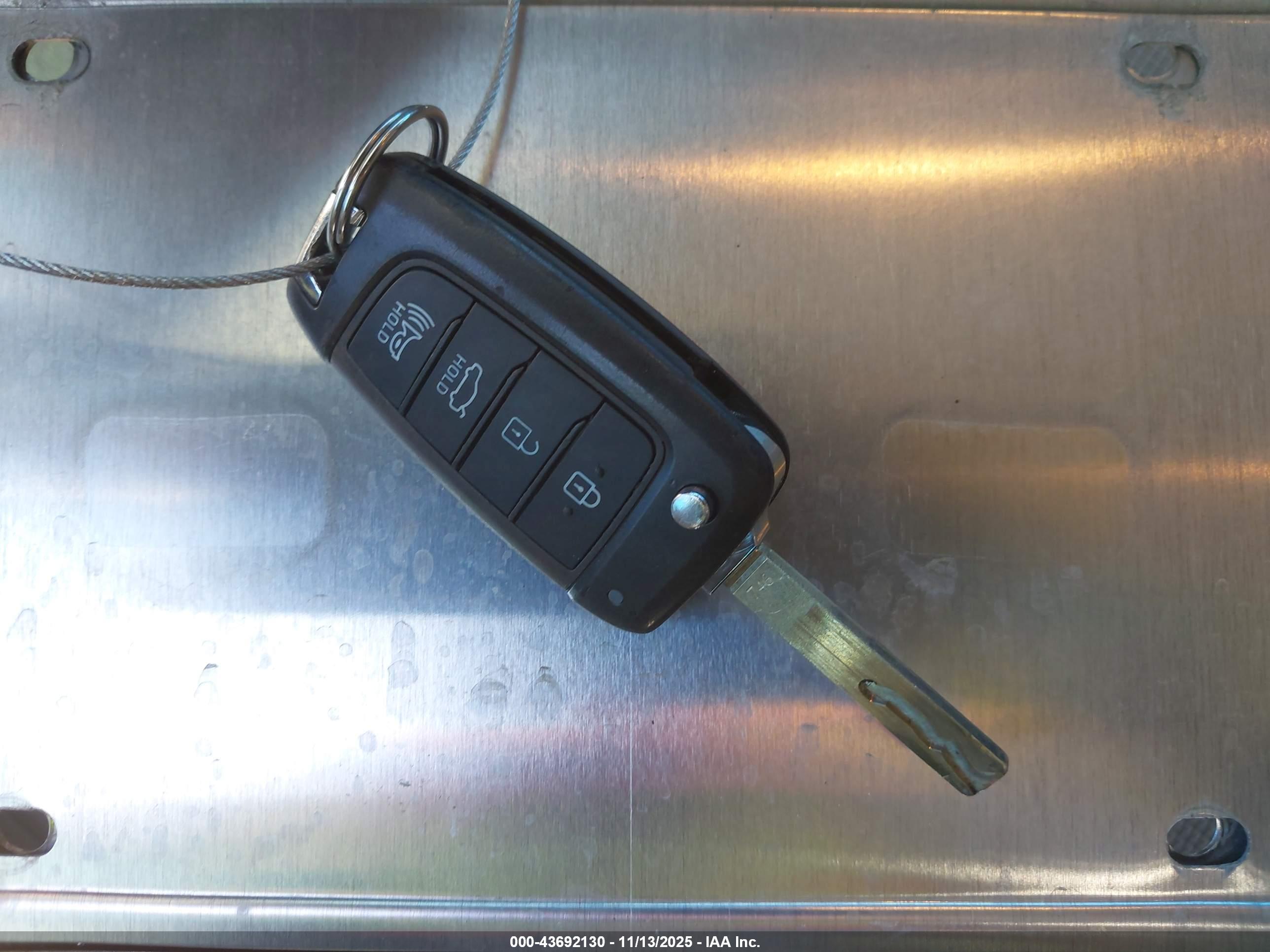HYUNDAI ACCENT image 11