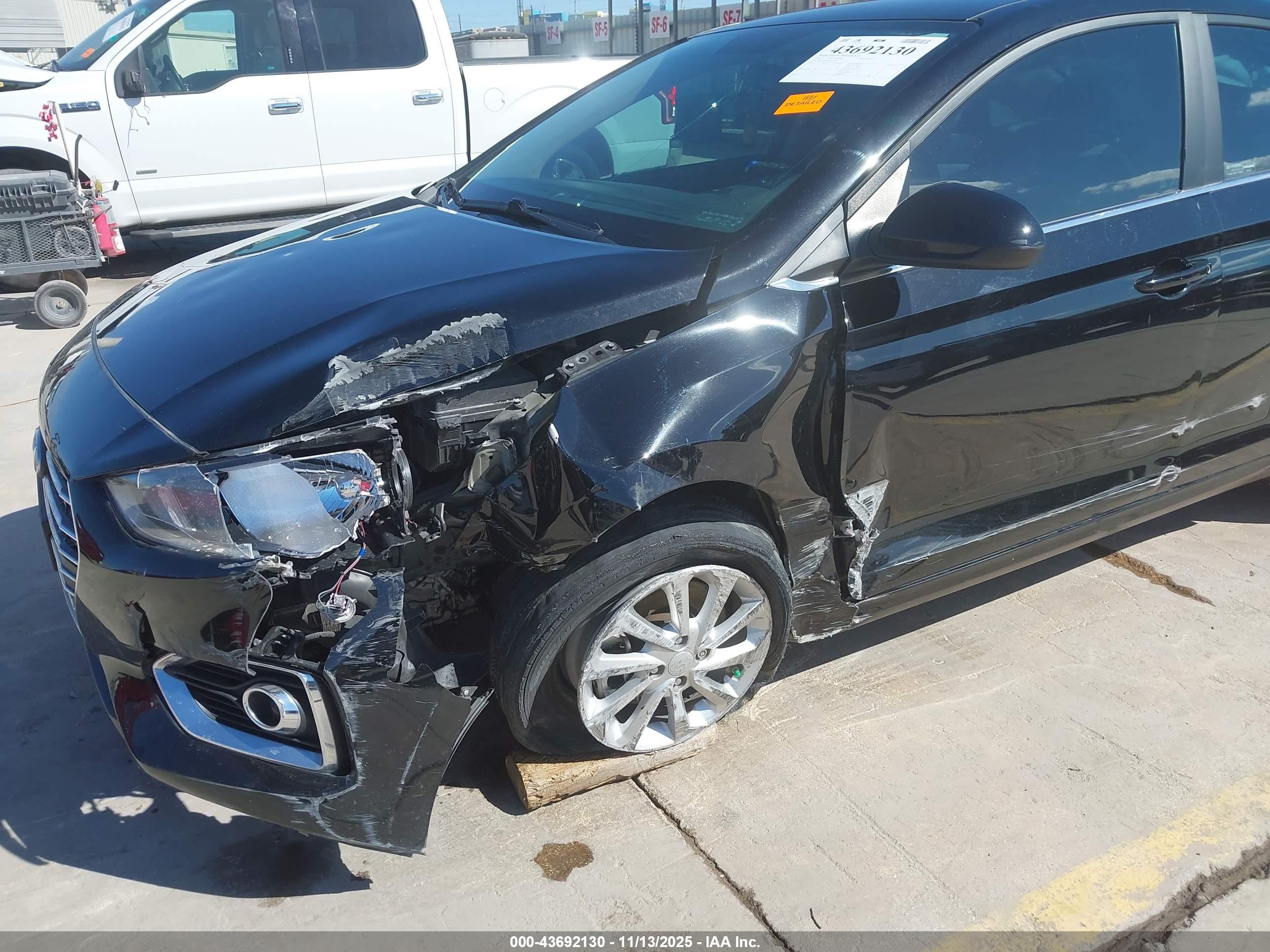 HYUNDAI ACCENT image 6
