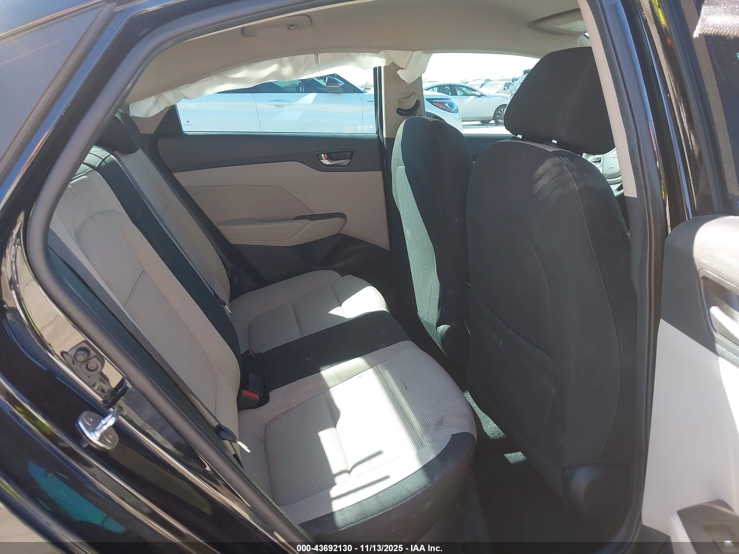 HYUNDAI ACCENT image 8