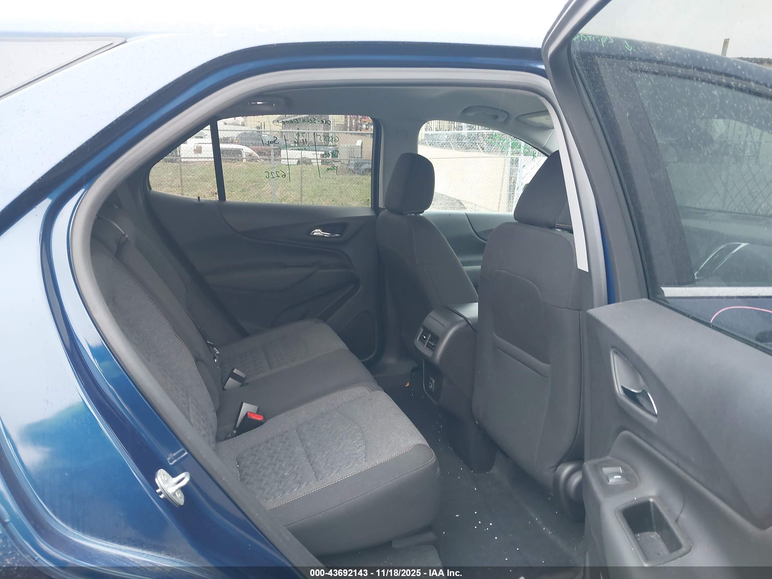 CHEVROLET EQUINOX image 8