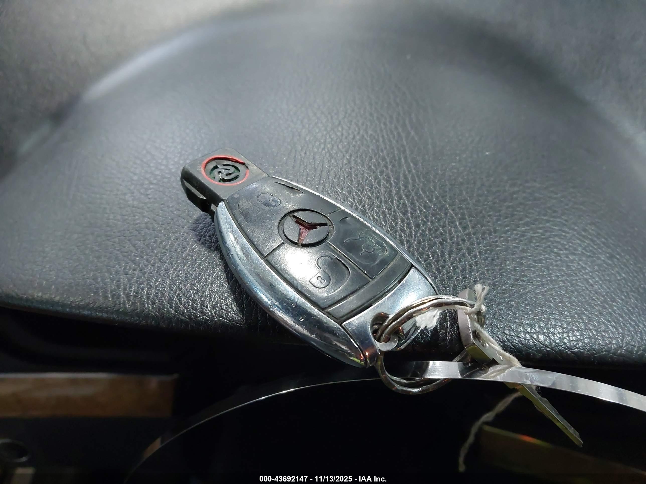 MERCEDES-BENZ E image 11