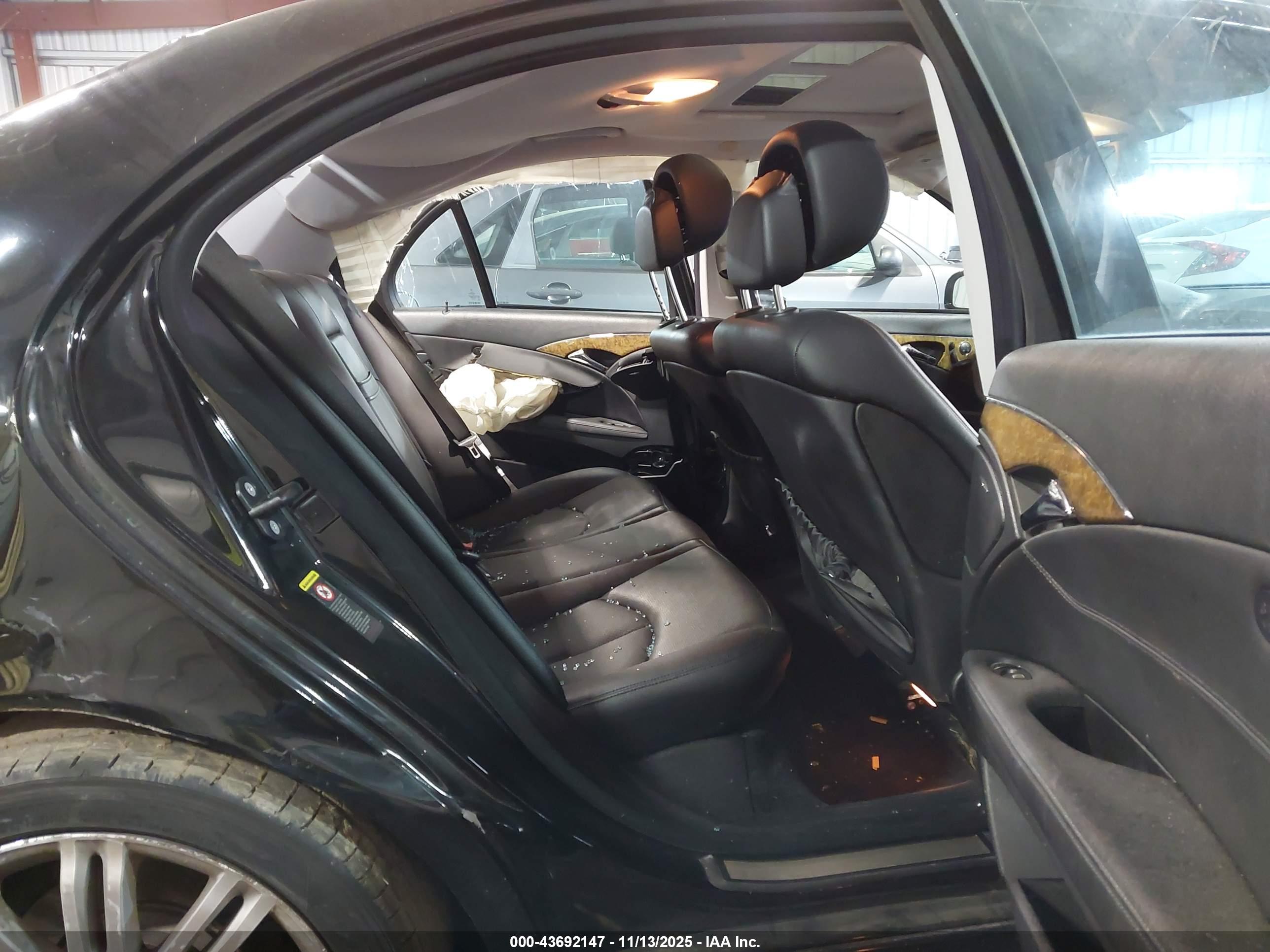 MERCEDES-BENZ E image 8