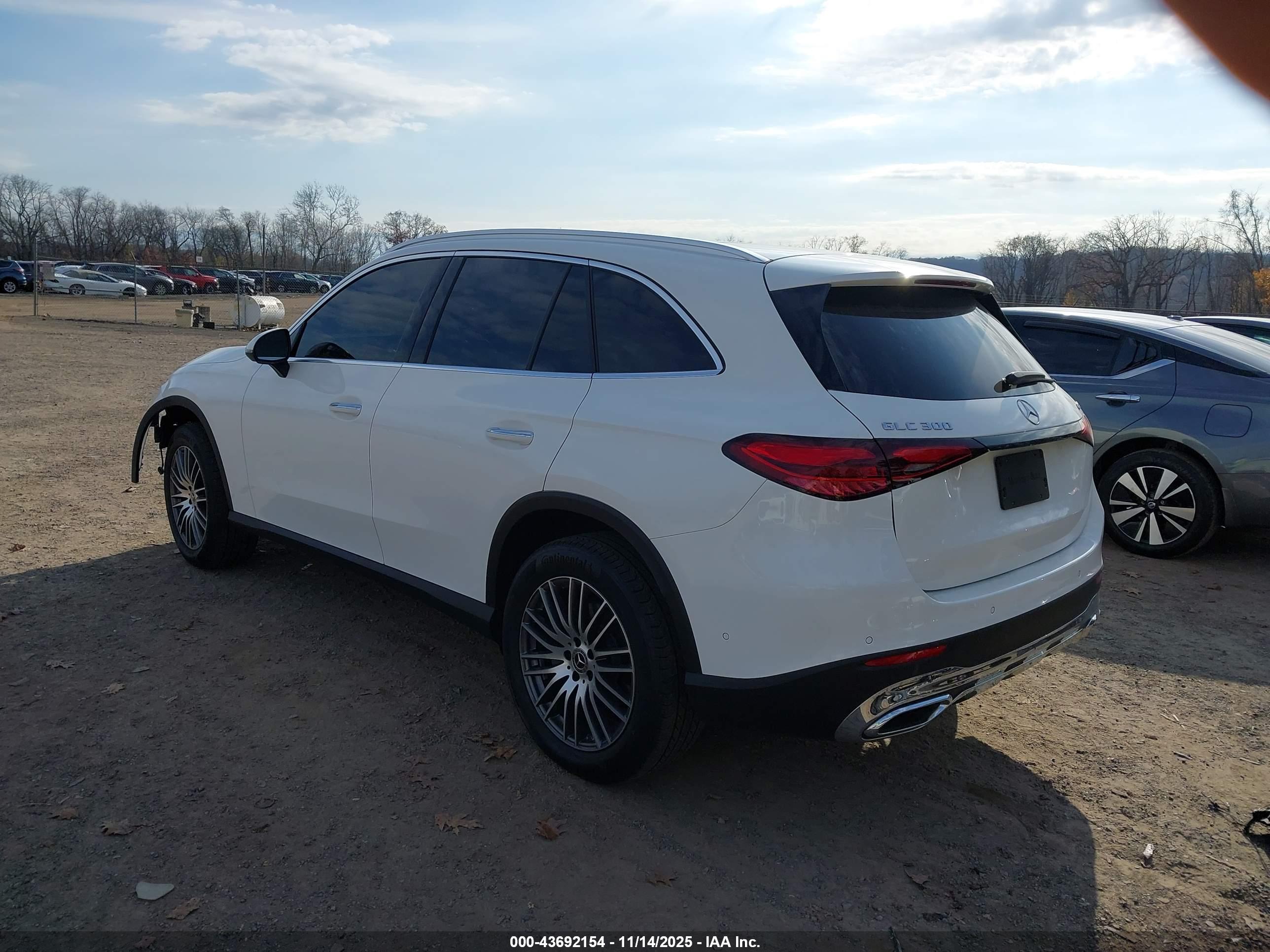 MERCEDES-BENZ GLC image 3