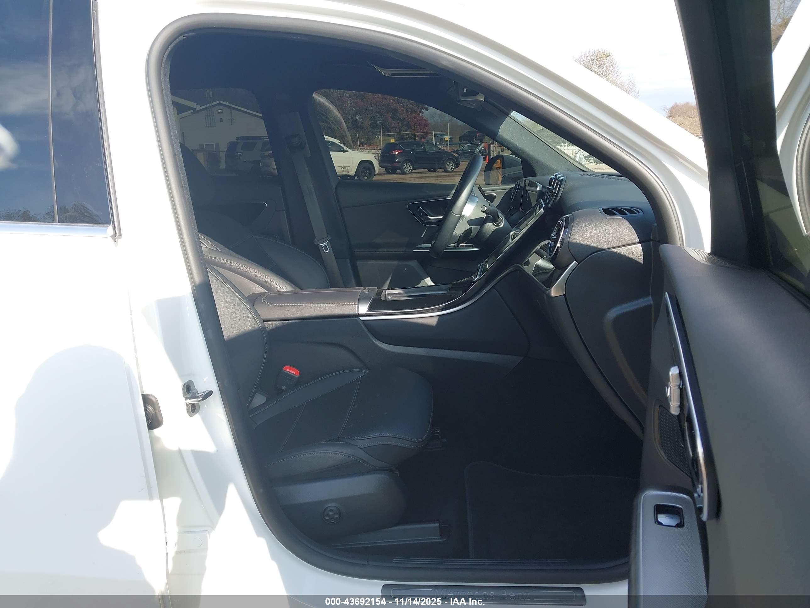 MERCEDES-BENZ GLC image 5