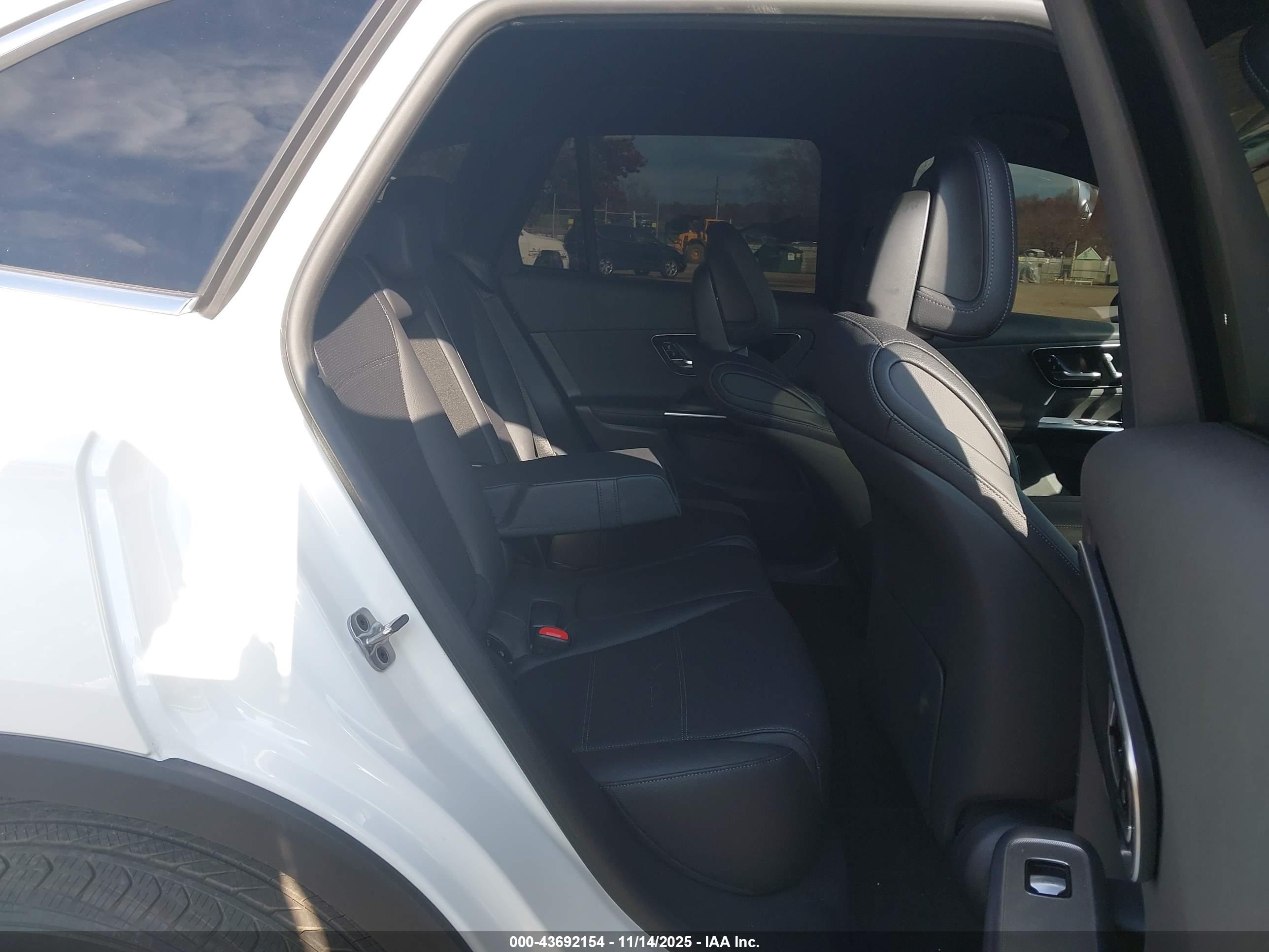 MERCEDES-BENZ GLC image 8