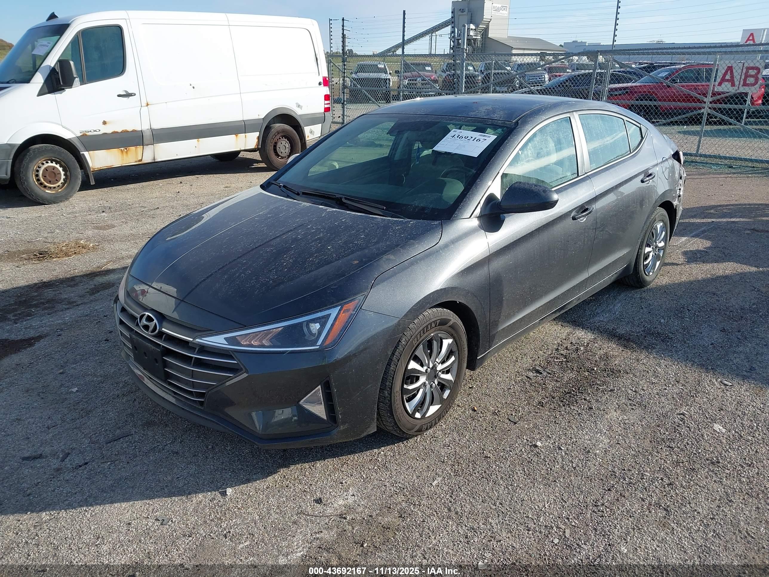 HYUNDAI ELANTRA image 2