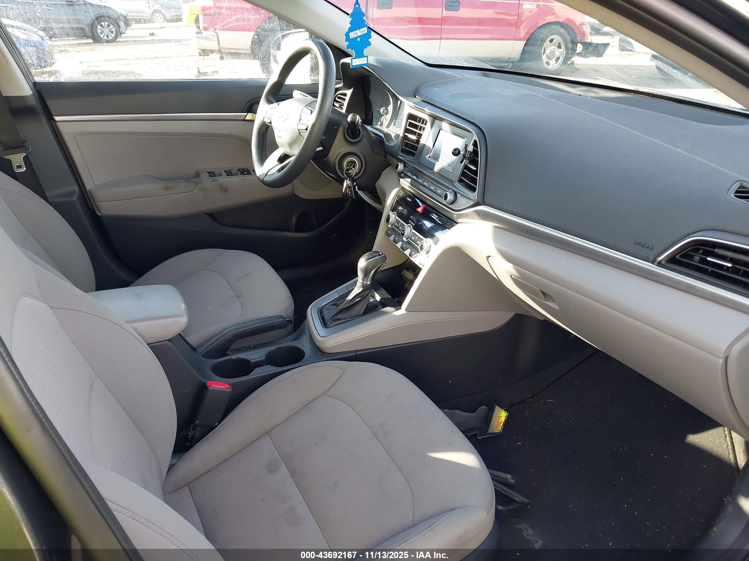 HYUNDAI ELANTRA image 5