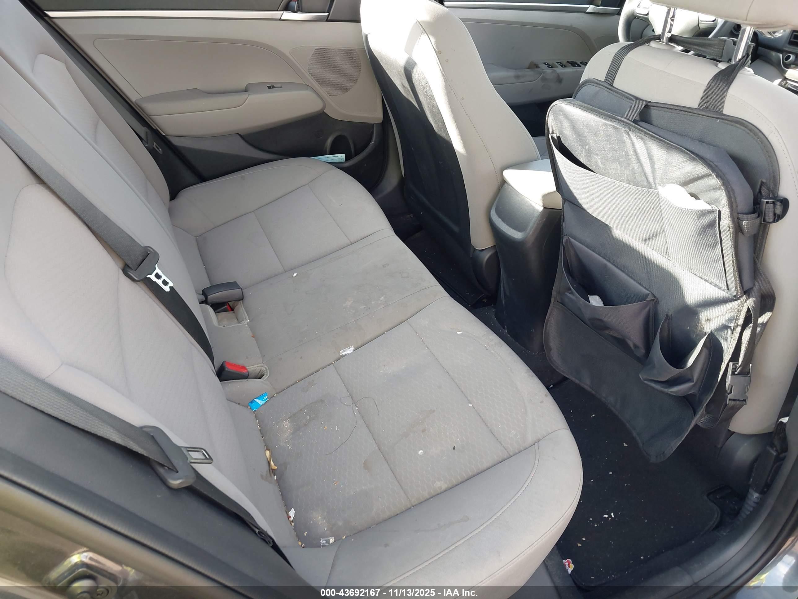 HYUNDAI ELANTRA image 8