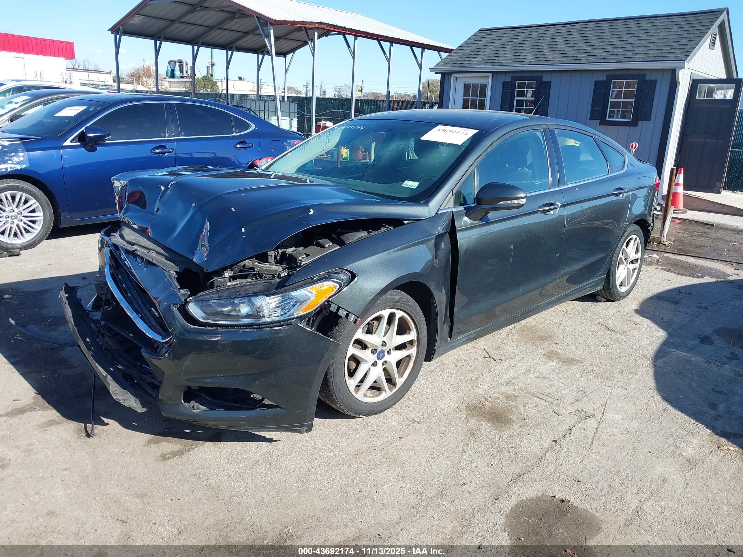 FORD FUSION image 2