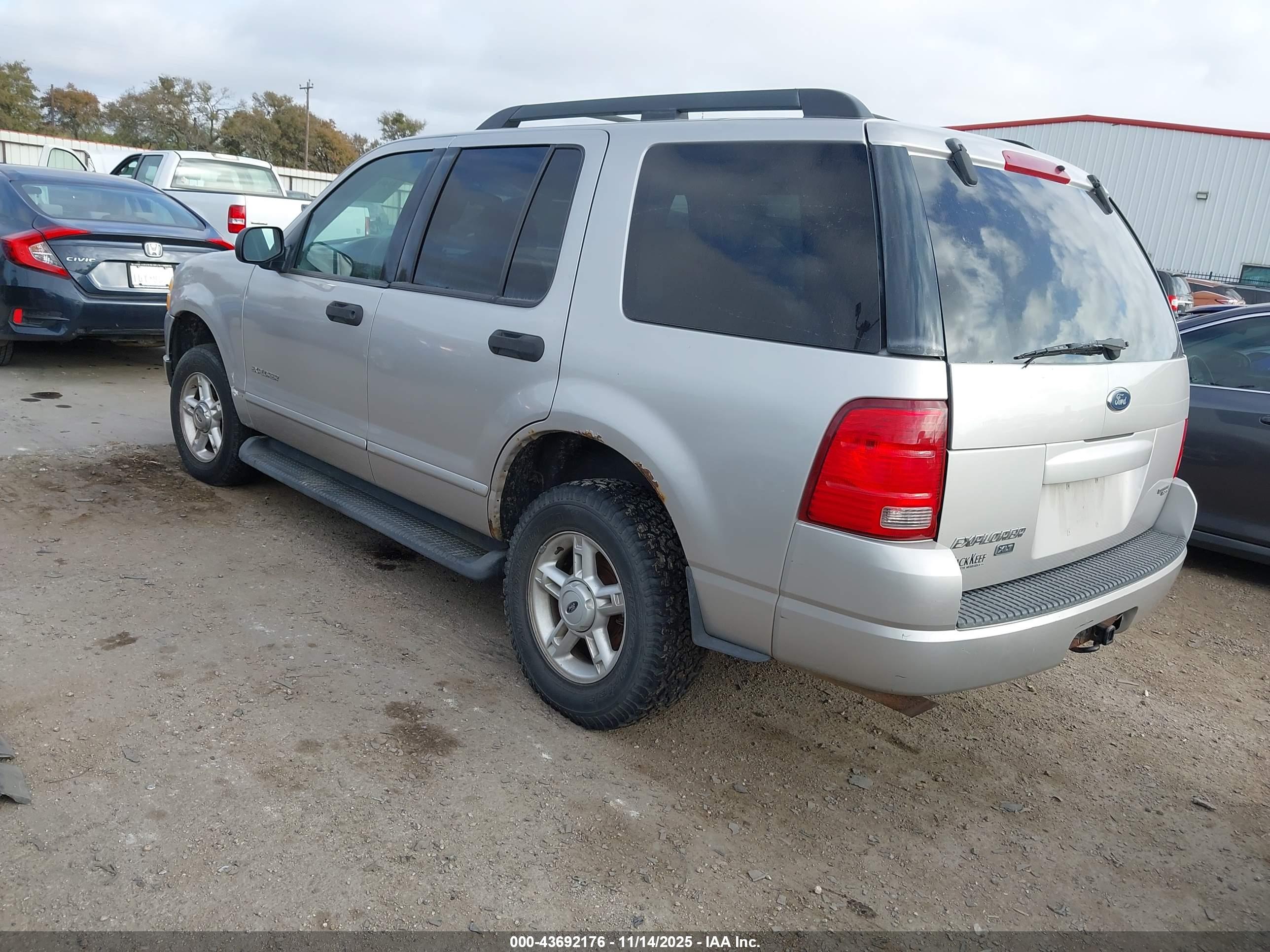 FORD EXPLORER image 3