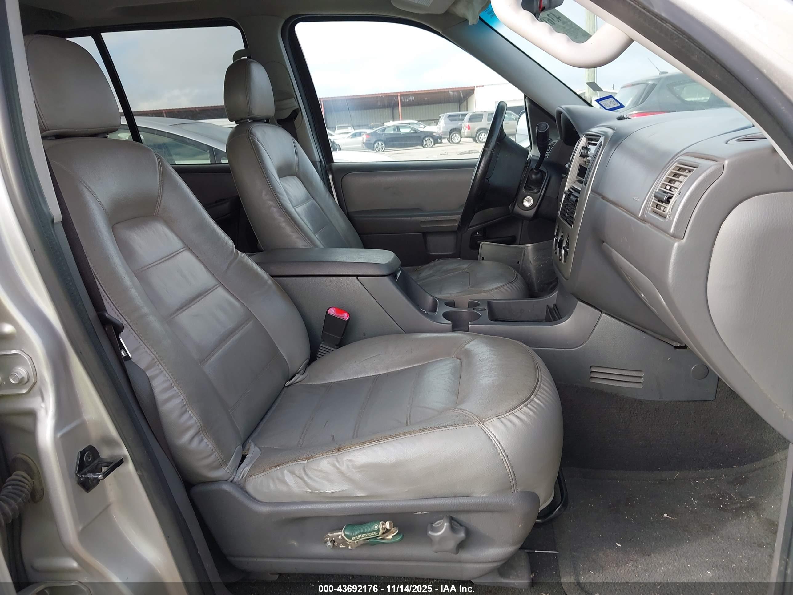 FORD EXPLORER image 5